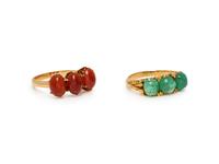 COLLECTION OF YELLOW GOLD, EMERALD, AND CARNELIAN RINGS