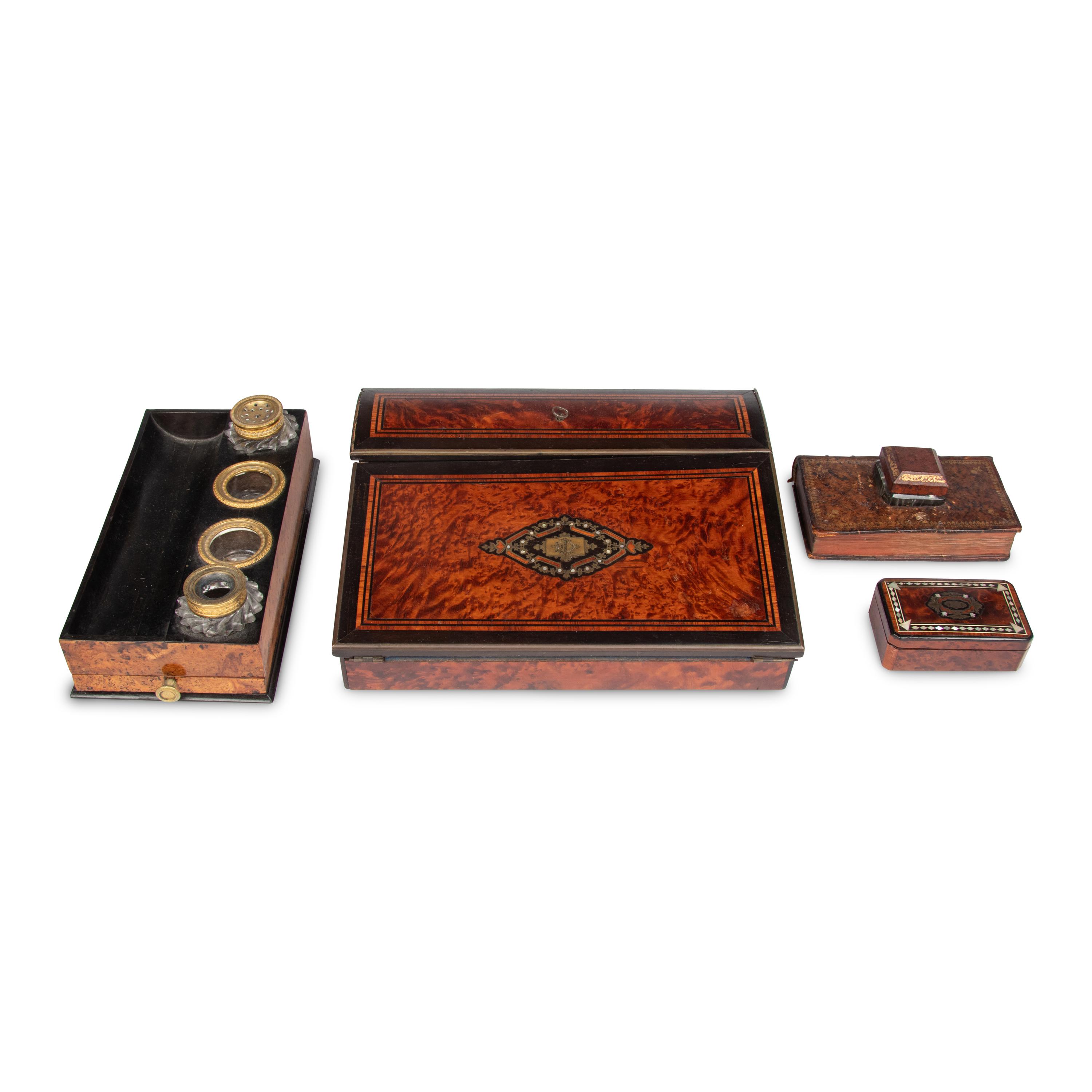 A Collection English and French Desk Articles