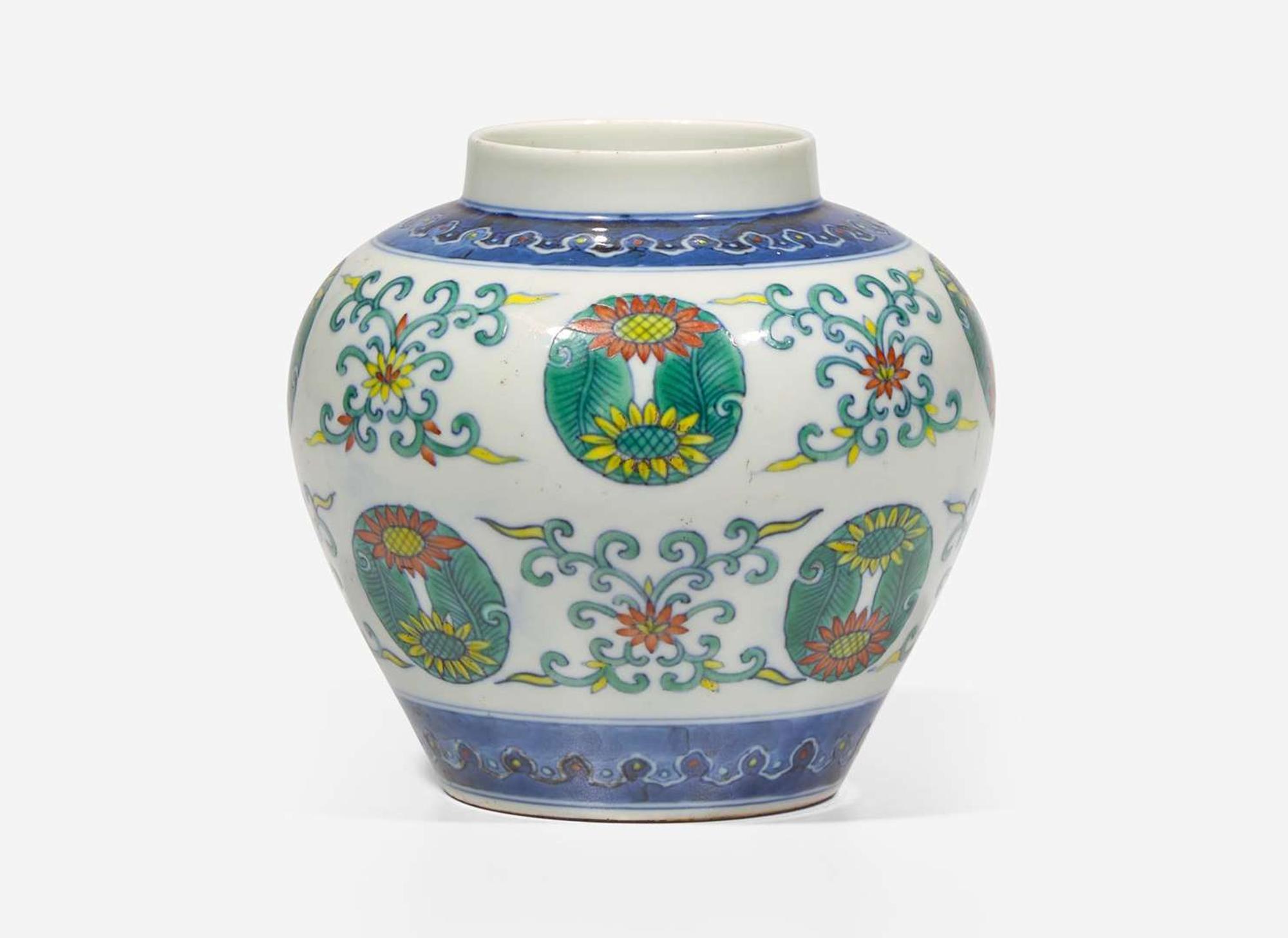 A Chinese doucai-decorated porcelain small jar, Yongzheng mark but probably Guangxu/Republic period 鬥彩小罐 雍正款 或光緒至民國