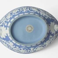 A Wedgwood Solid Blue Jasperware Handled Bowl and Spoon UK, 1780s