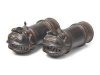 A Pair of Indian Patinated Bronze Palanquin Finials, 19th Century or Earlier 十九世紀或更早 印度銅虎首車轝一對