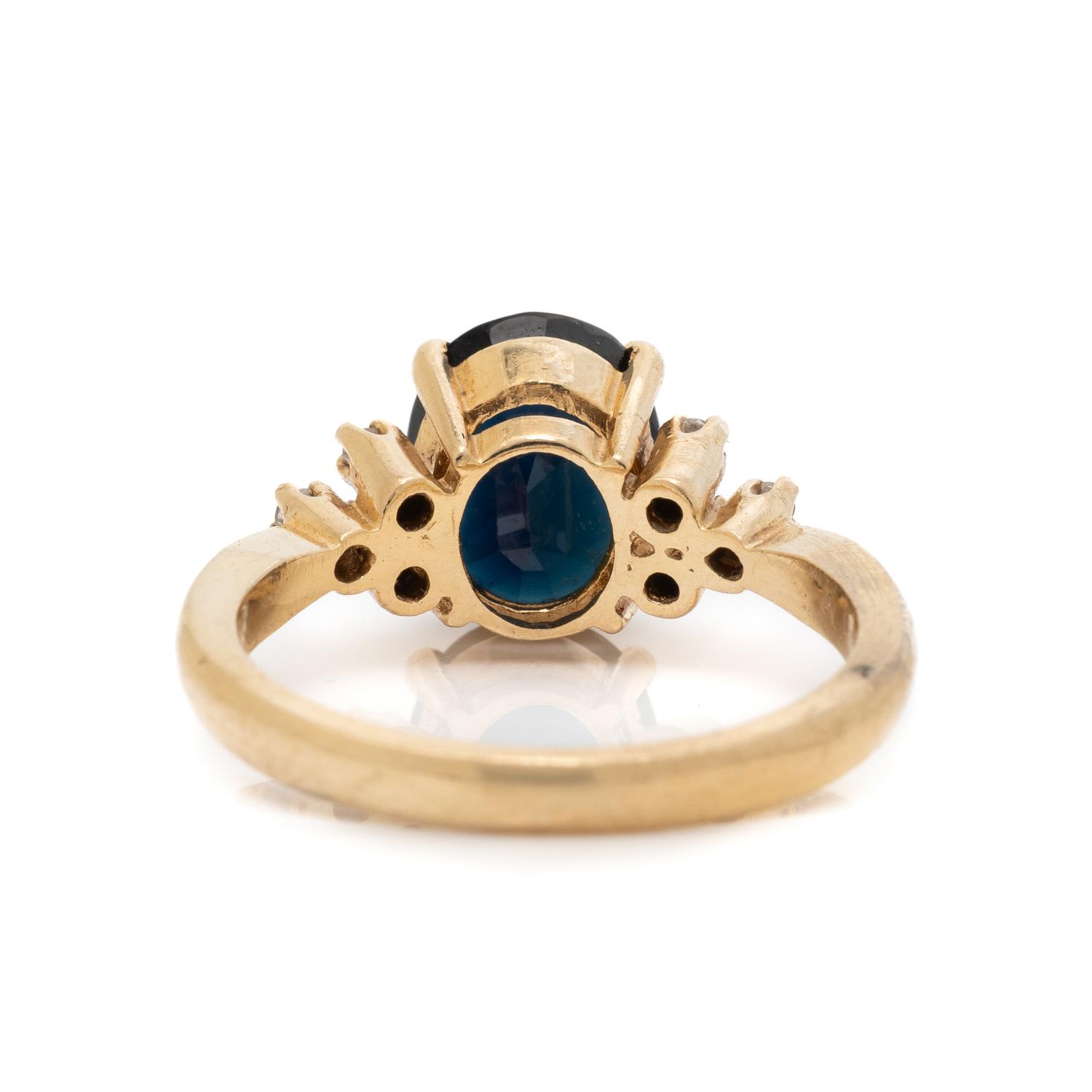 SAPPHIRE AND DIAMOND RING