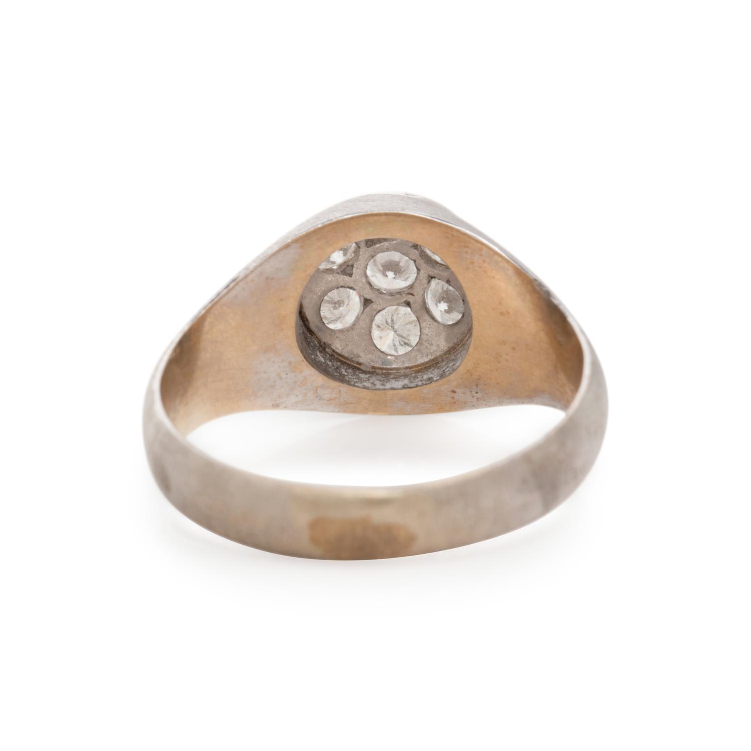 WHITE GOLD AND DIAMOND CLUSTER RING
