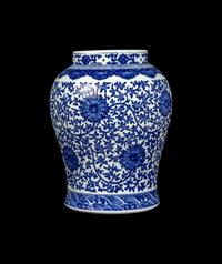 A Chinese Blue and White Porcelain 'Soldier' Jar