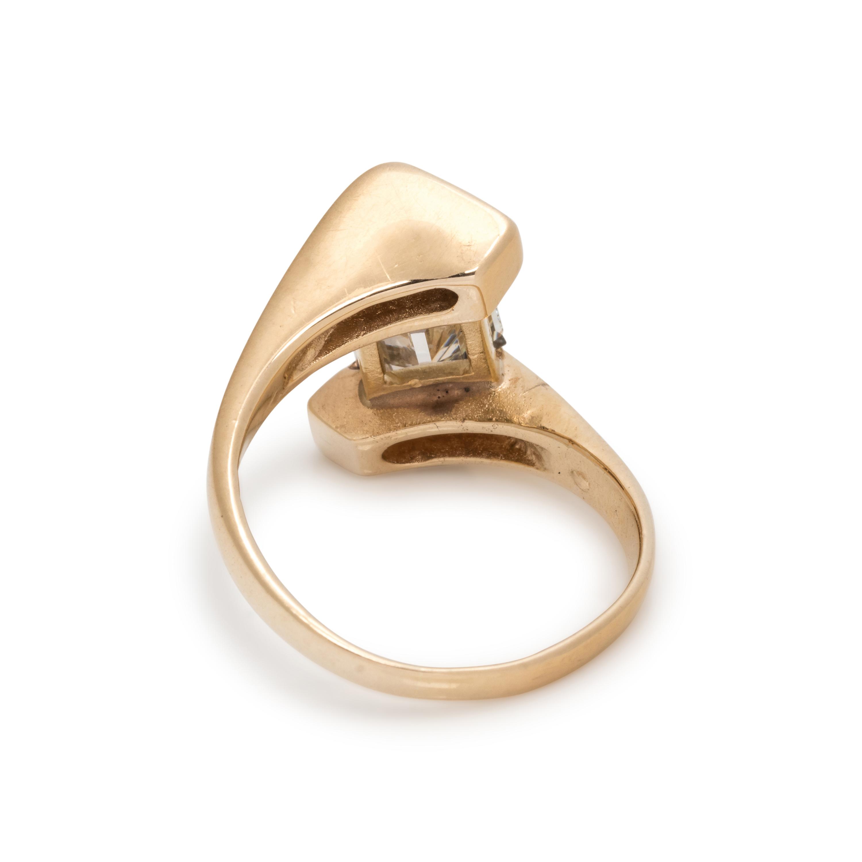 DIAMOND RING