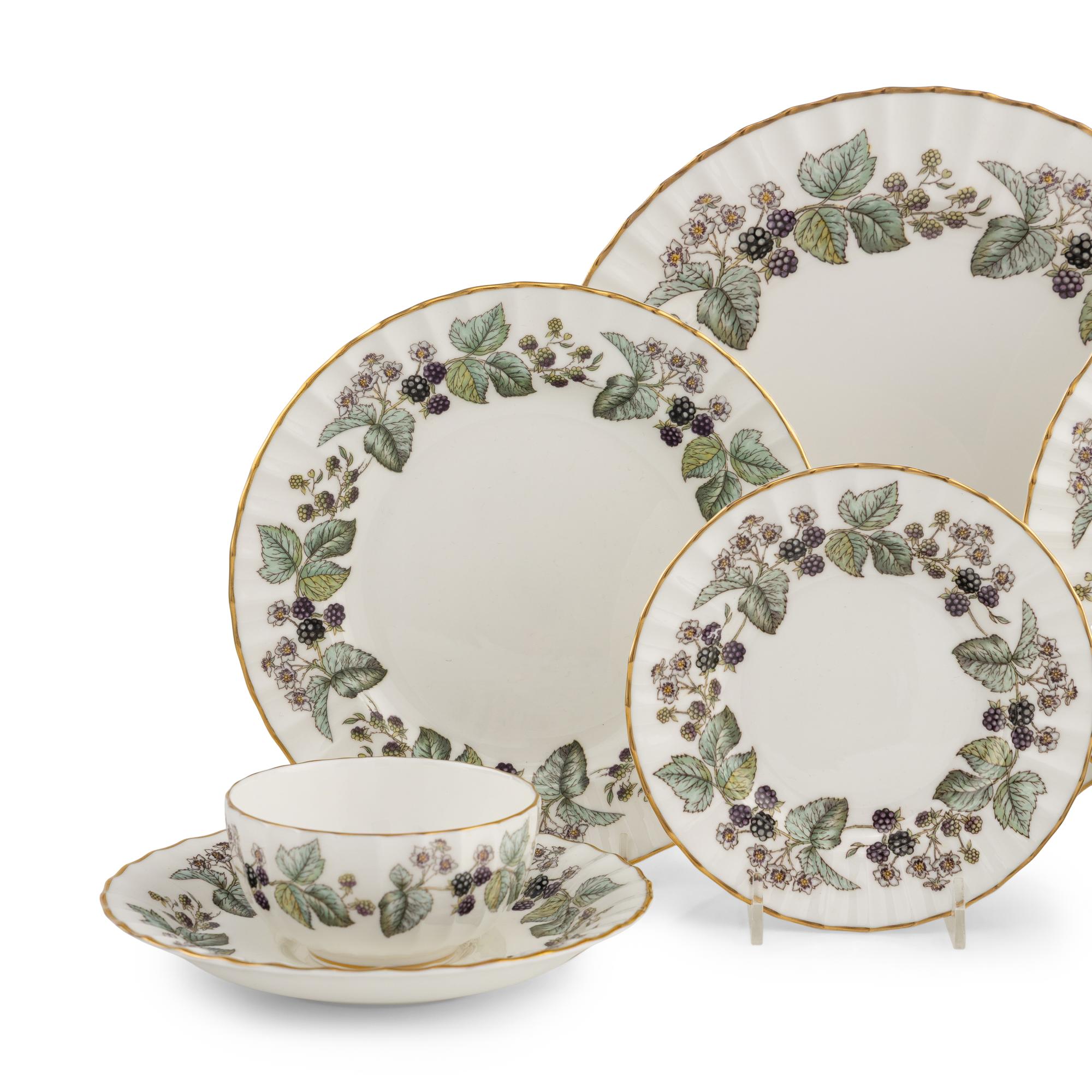 A Royal Worcester Lavinia Porcelain Dinner Service