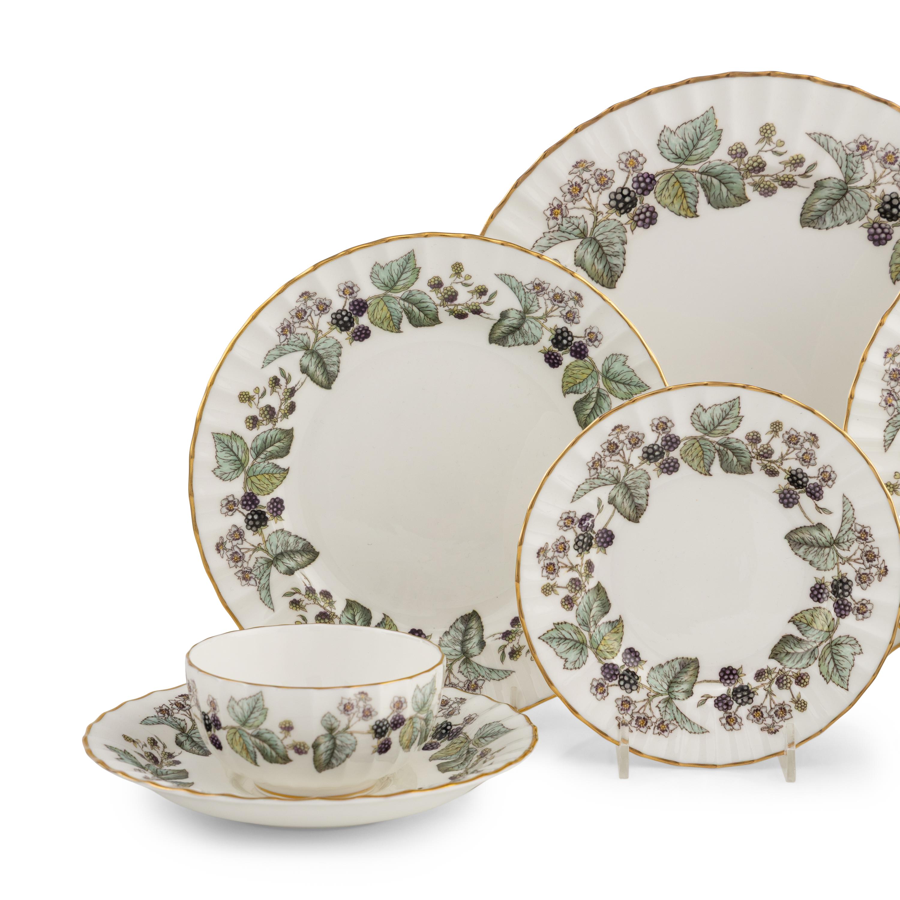 A Royal Worcester Lavinia Porcelain Dinner Service