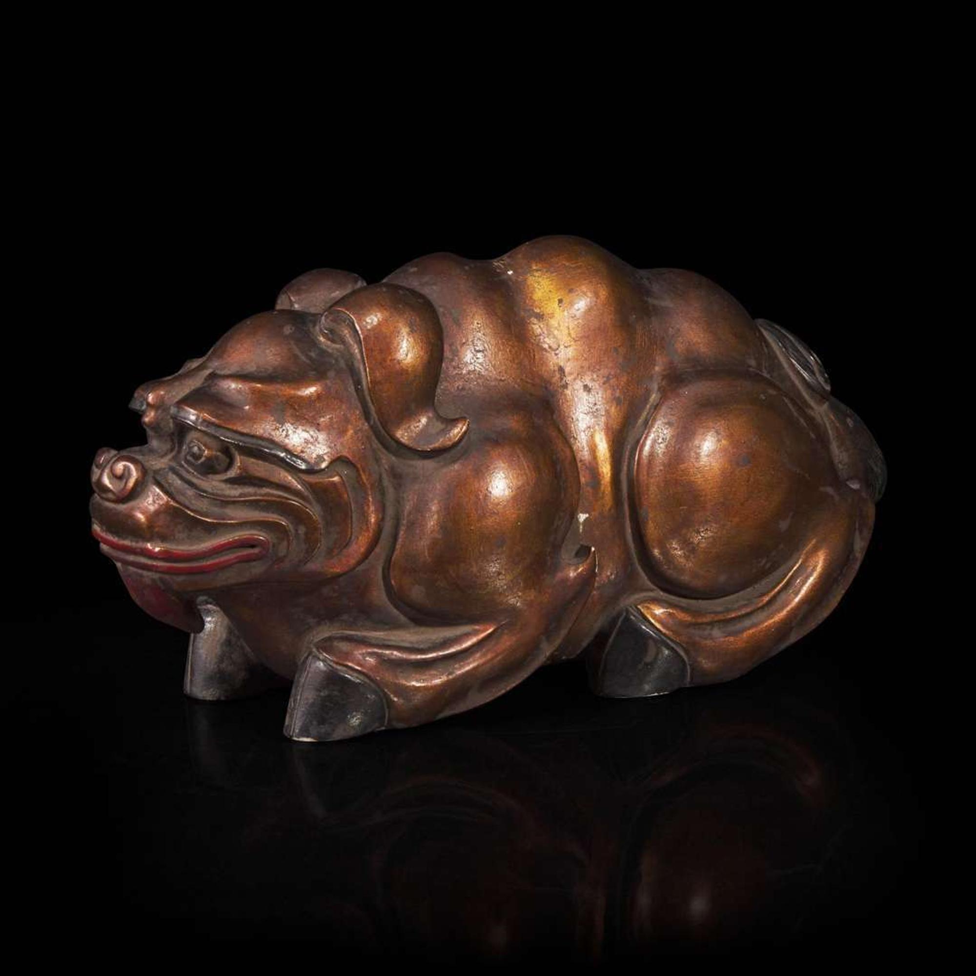 An unusual Chinese gilt-lacquered jade mythical beast 珍罕漆金玉雕瑞兽