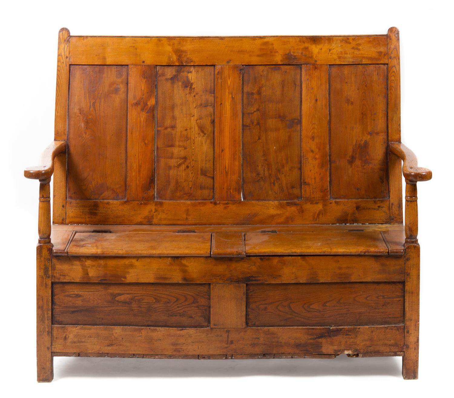 An English Oak Settle Height 47 x width 52 1/2 x depth 21 1/2 inches. — 18TH/19TH CENTURY