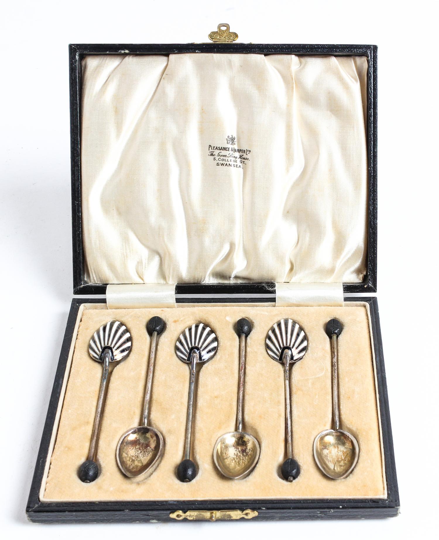 A Set of Six Demitasse Spoons, in Presentation Box Length of spoon 3 1/2 inches — FIRST HALF 20TH CENTURY