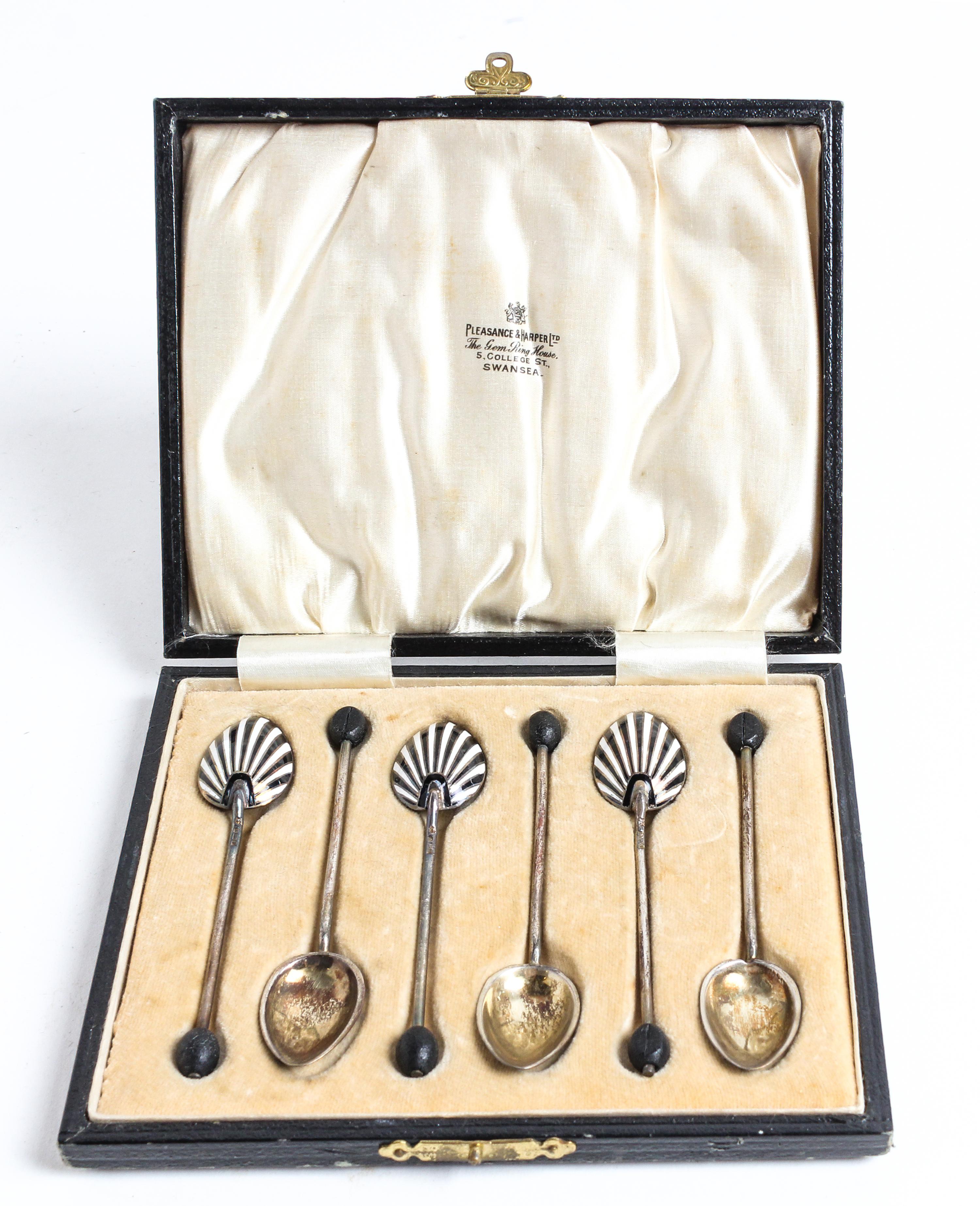 A Set of Six Demitasse Spoons, in Presentation Box Length of spoon 3 1/2 inches — FIRST HALF 20TH CENTURY
