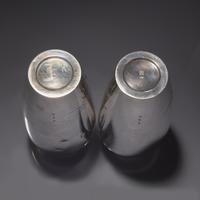 A Pair of Japanese Engraved Silver Vases, Miyamoto, Meiji/Taisho Period — 日本明治/大正時代 刻松鷹圖銀瓶一對