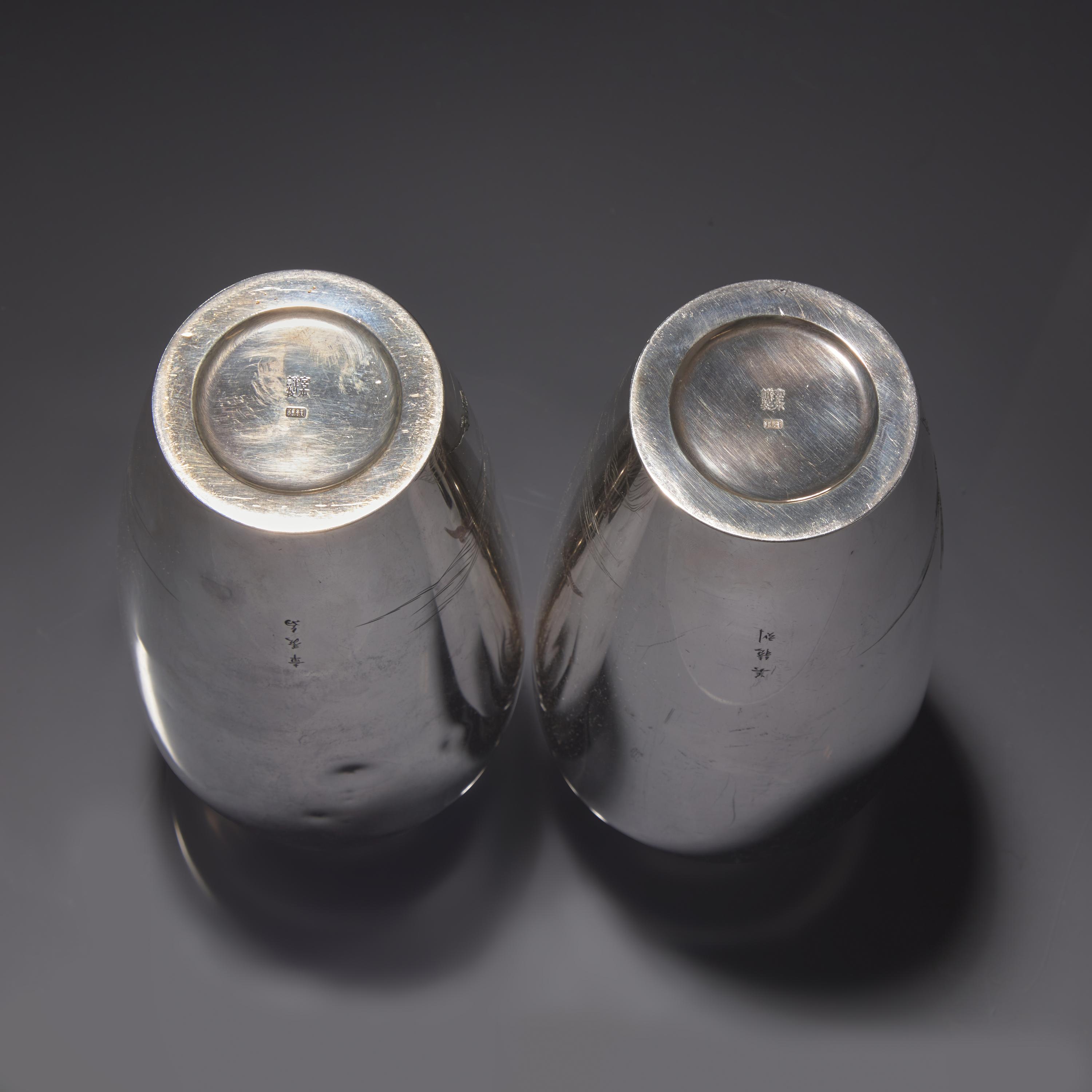 A Pair of Japanese Engraved Silver Vases, Miyamoto, Meiji/Taisho Period — 日本明治/大正時代 刻松鷹圖銀瓶一對