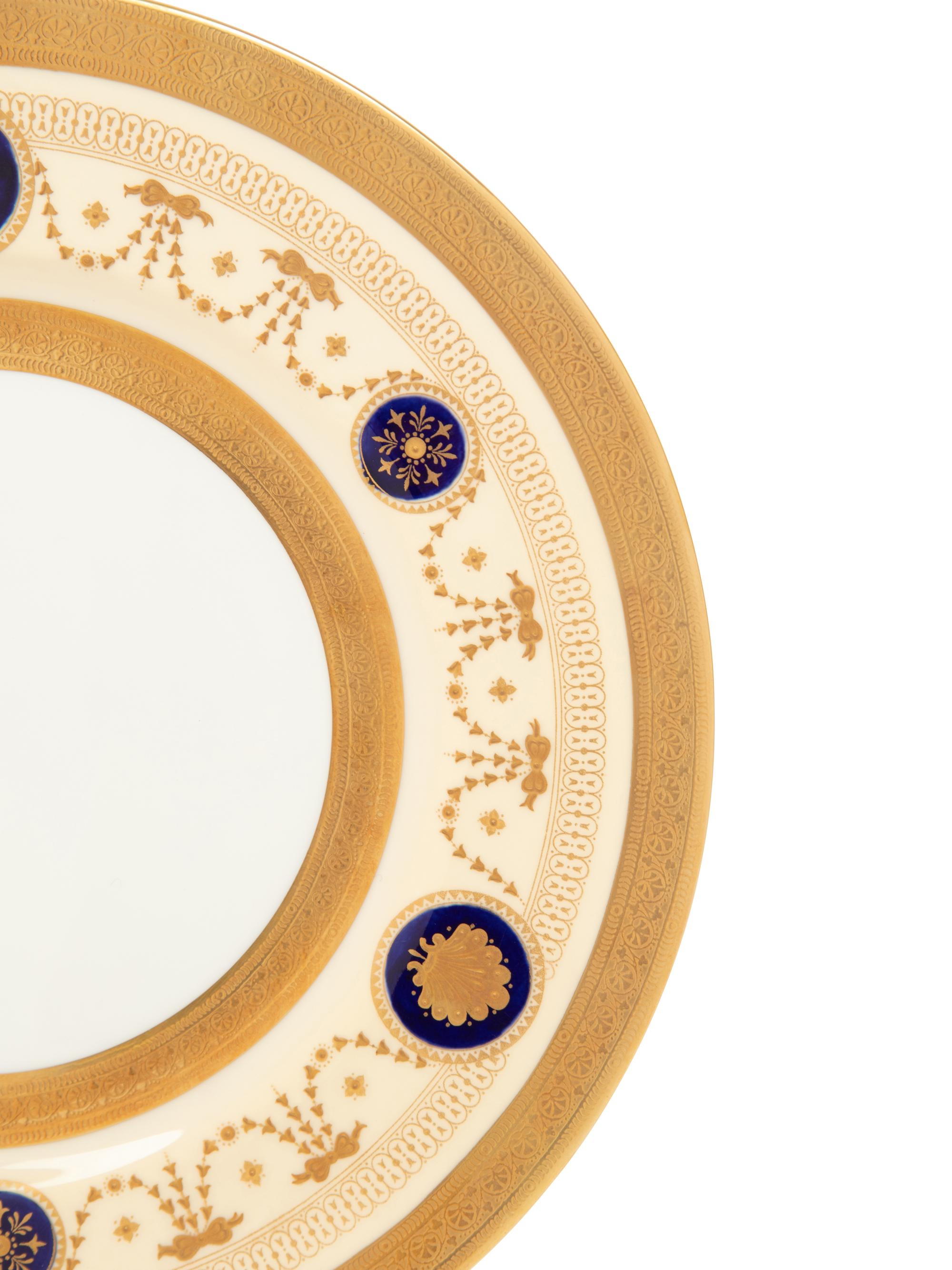 A Set of Fifteen Coalport Porcelain Dinner Plates