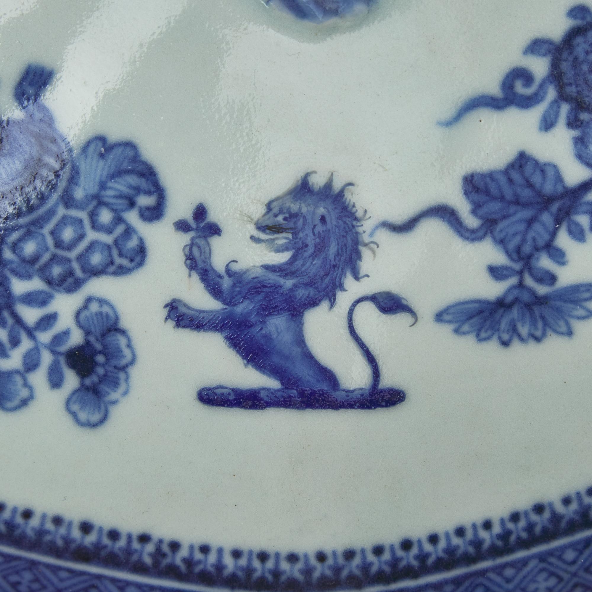 A Chinese Export Porcelain Fitzhugh Covered Vegetable Dish