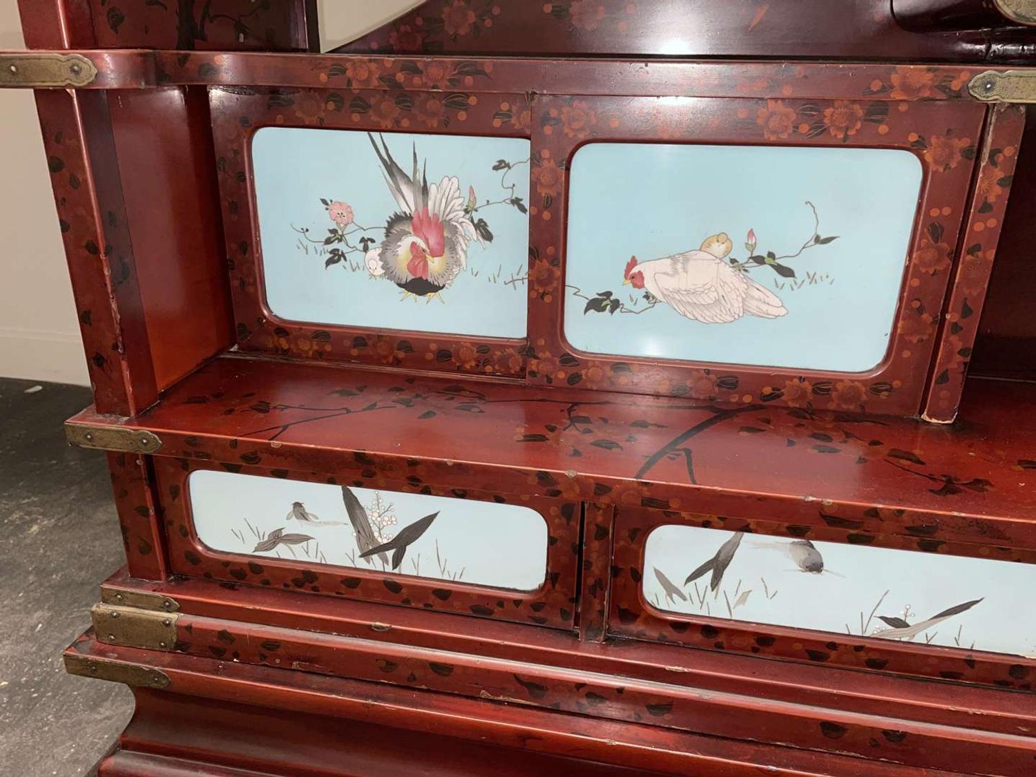 A Japanese lacquer display cabinet with cloisonné panels 日本漆器立柜及底座 Late Meiji period ????