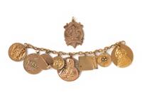 YELLOW GOLD AND GOLD-FILLED CHARM BRACELET