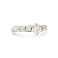 WHITE GOLD AND DIAMOND RING