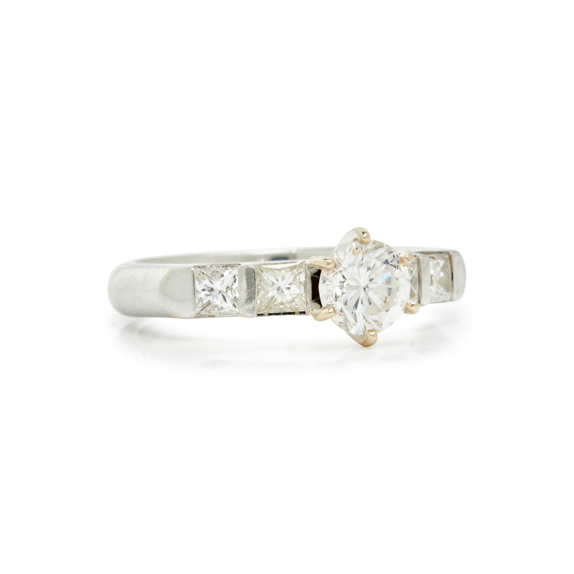 WHITE GOLD AND DIAMOND RING