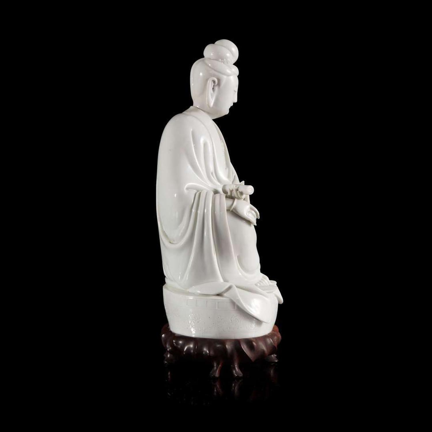 A Chinese blanc de chine figure of Guanyin 德化窑观音造像 "Dehua" and "Puji Yuren" mark ”??“ ? “????” ??