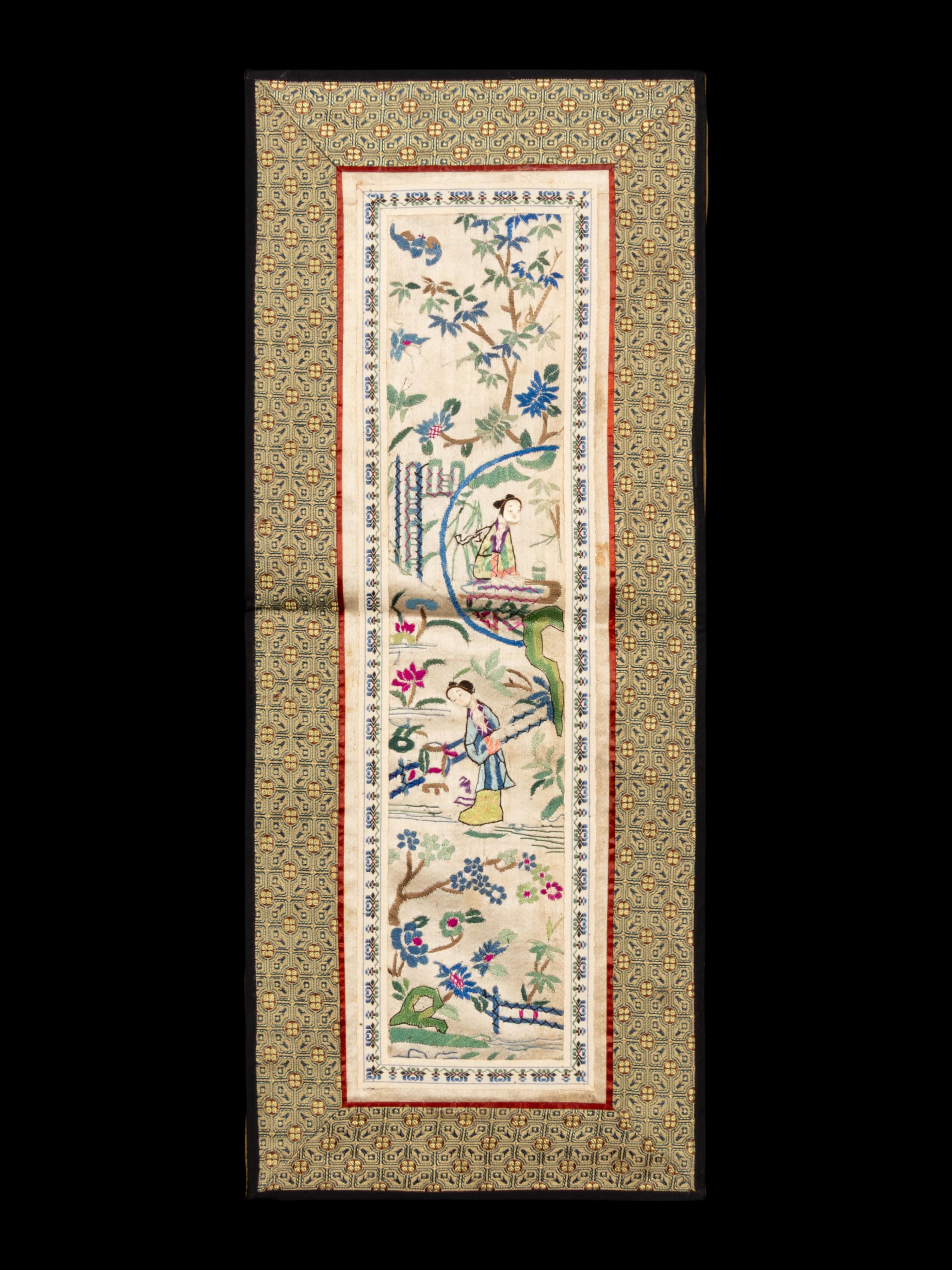 A Collection of 33 Chinese Embroidered Silk Panels 近代 綉片33幅