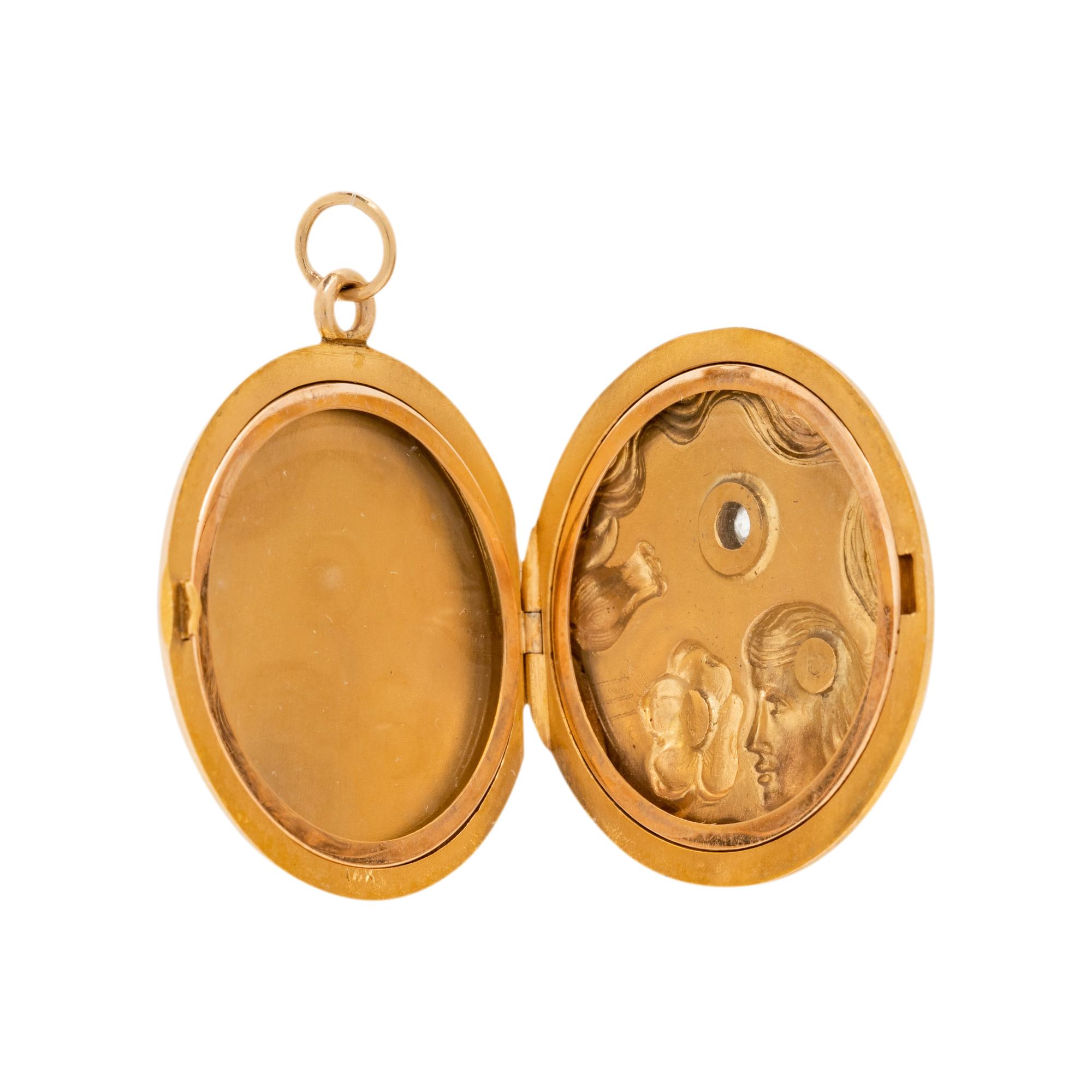 YELLOW GOLD AND DIAMOND LOCKET