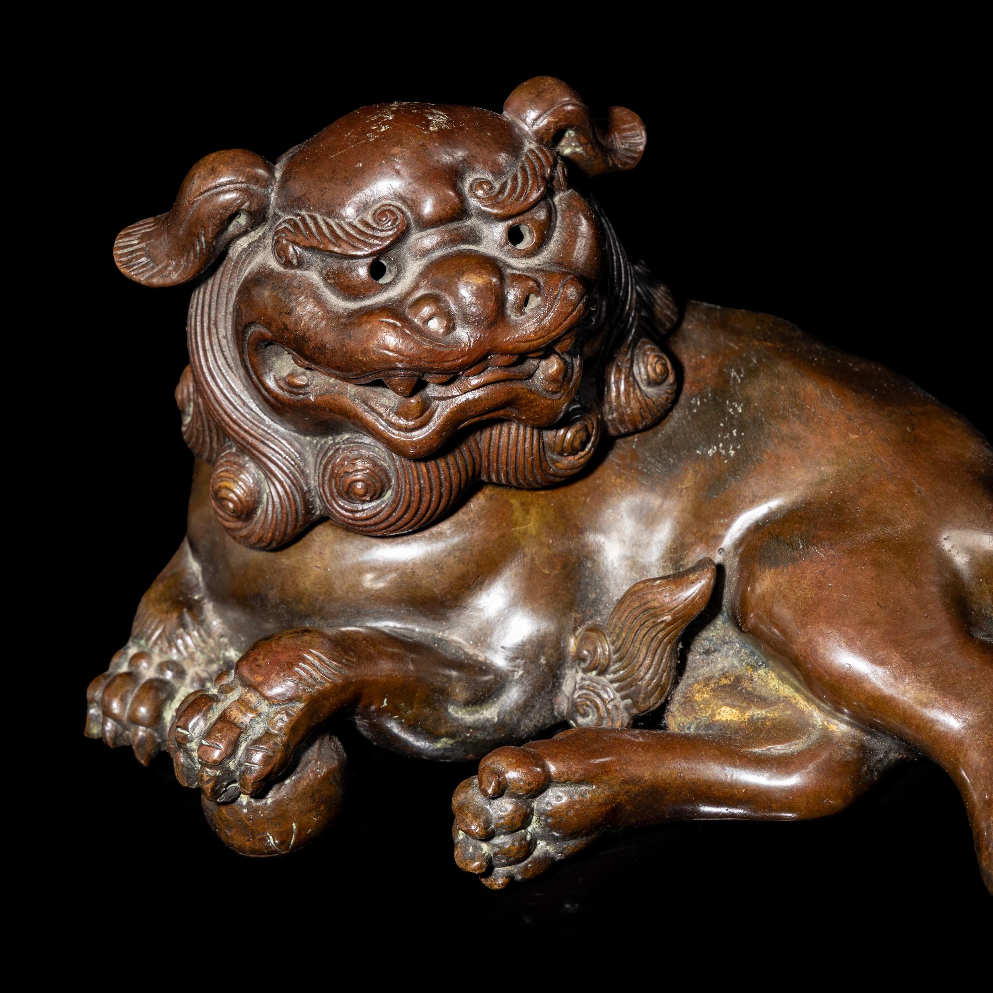 A Japanese Bronze Lion Incense Burner, 18th-19th Century 銅臥獅香薰