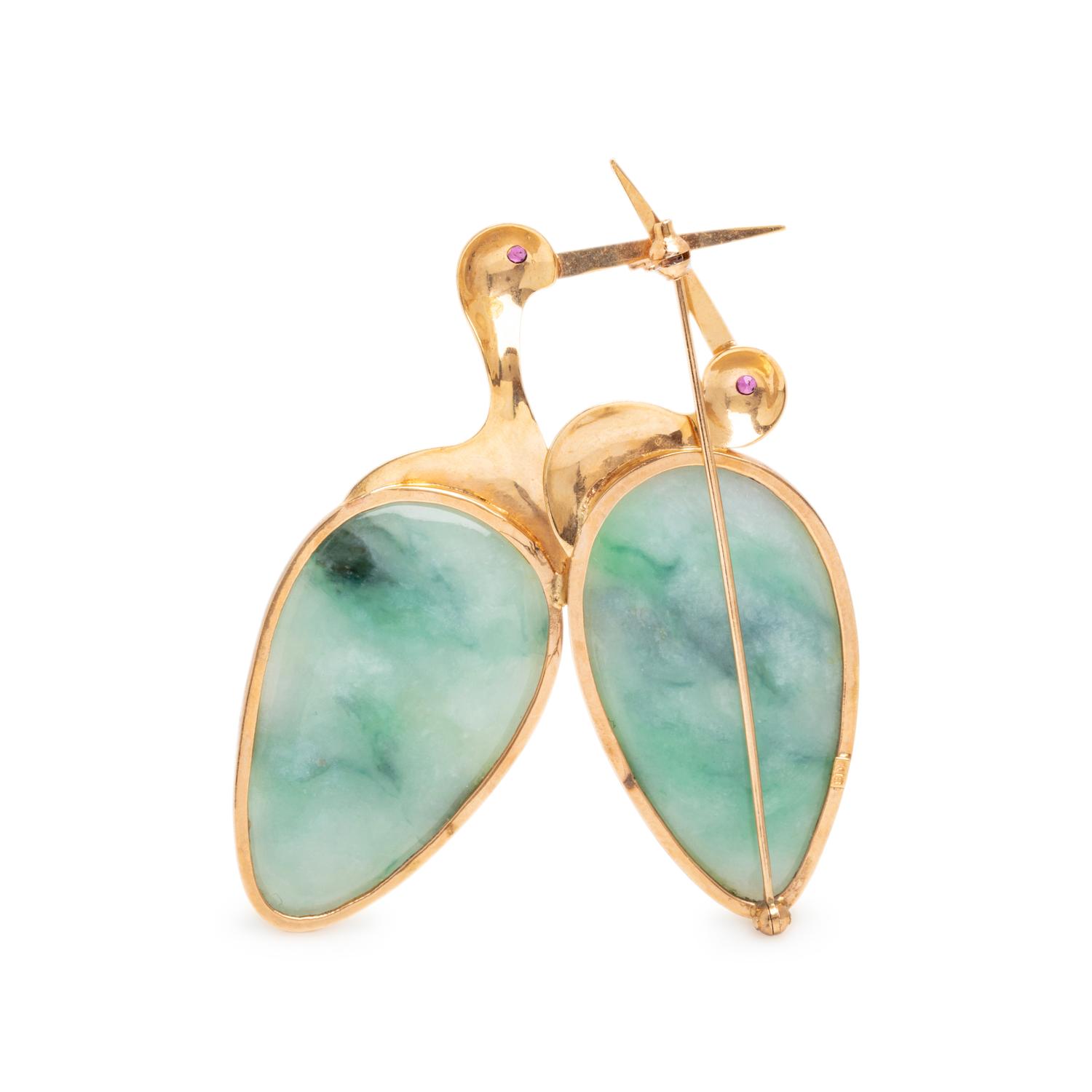 JADE AND YELLOW GOLD CRANE BROOCH