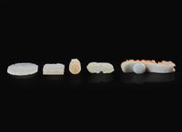 Five Chinese jade and jadeite carvings 玉雕一組五件