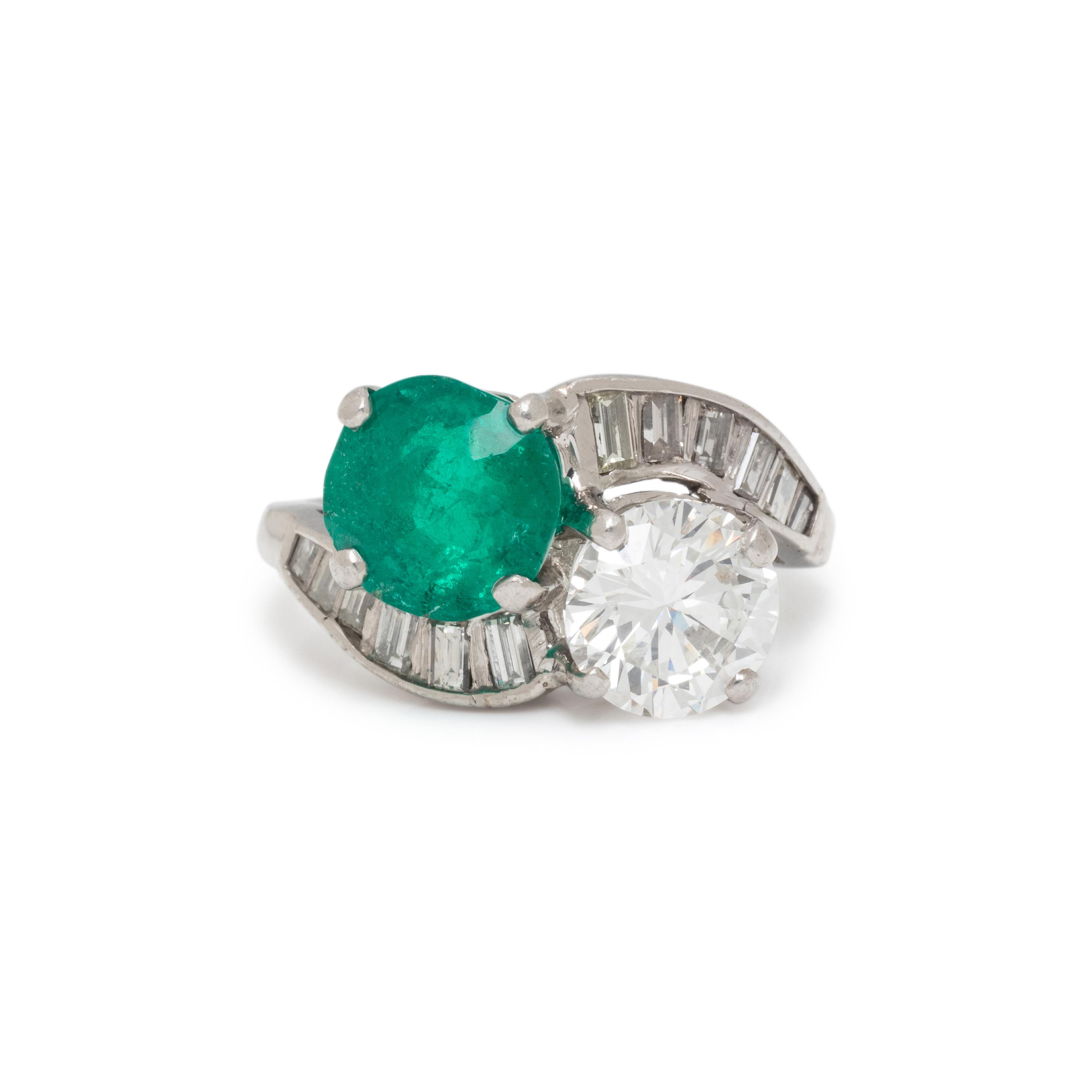 DIAMOND AND COLOMBIAN EMERALD 'TOI ET MOI' RING