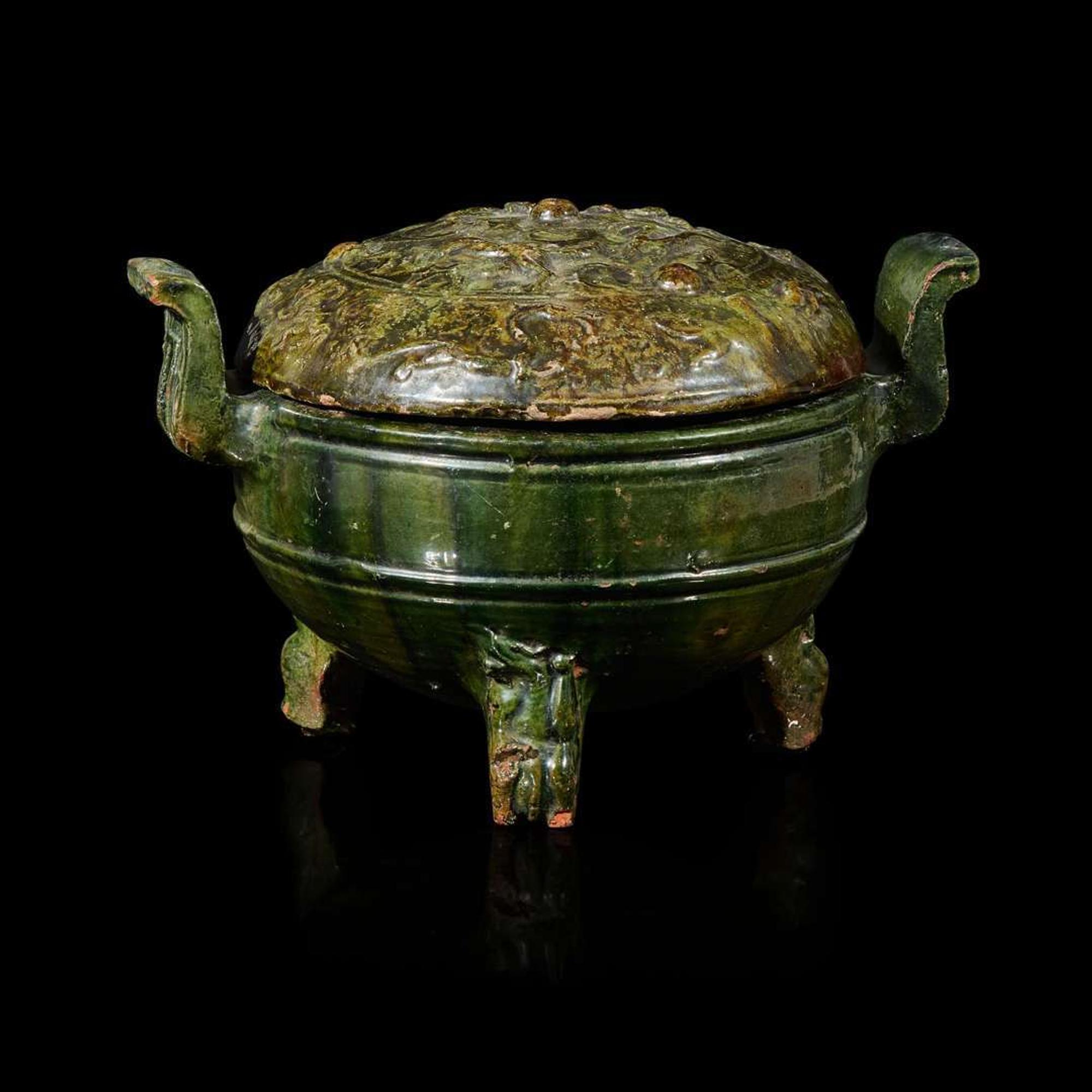 A Chinese green-glazed red pottery tripod vessel and cover, Ding Han dynasty