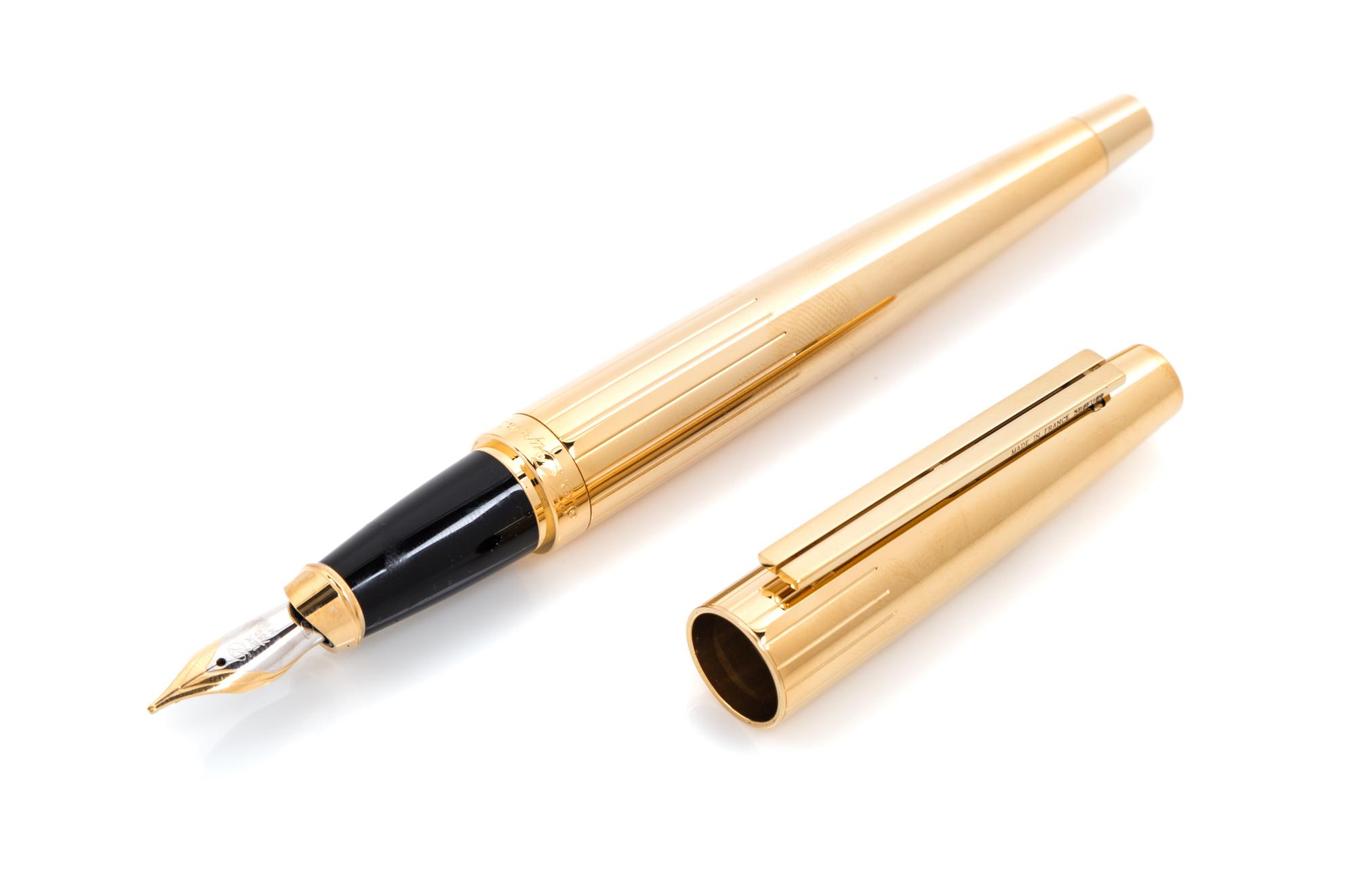 An S.T. Dupont Gold-Plated Ellipsis Fountain Pen
