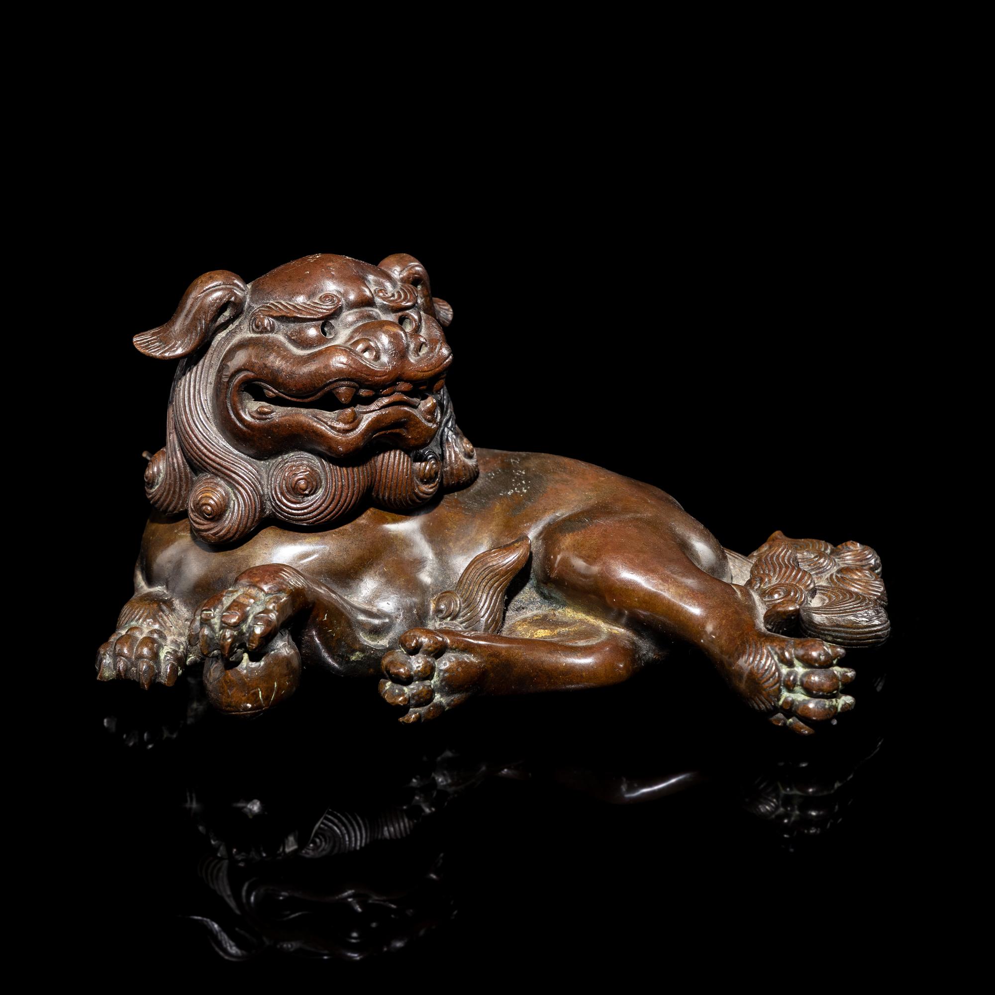 A Japanese Bronze Lion Incense Burner, 18th-19th Century 銅臥獅香薰