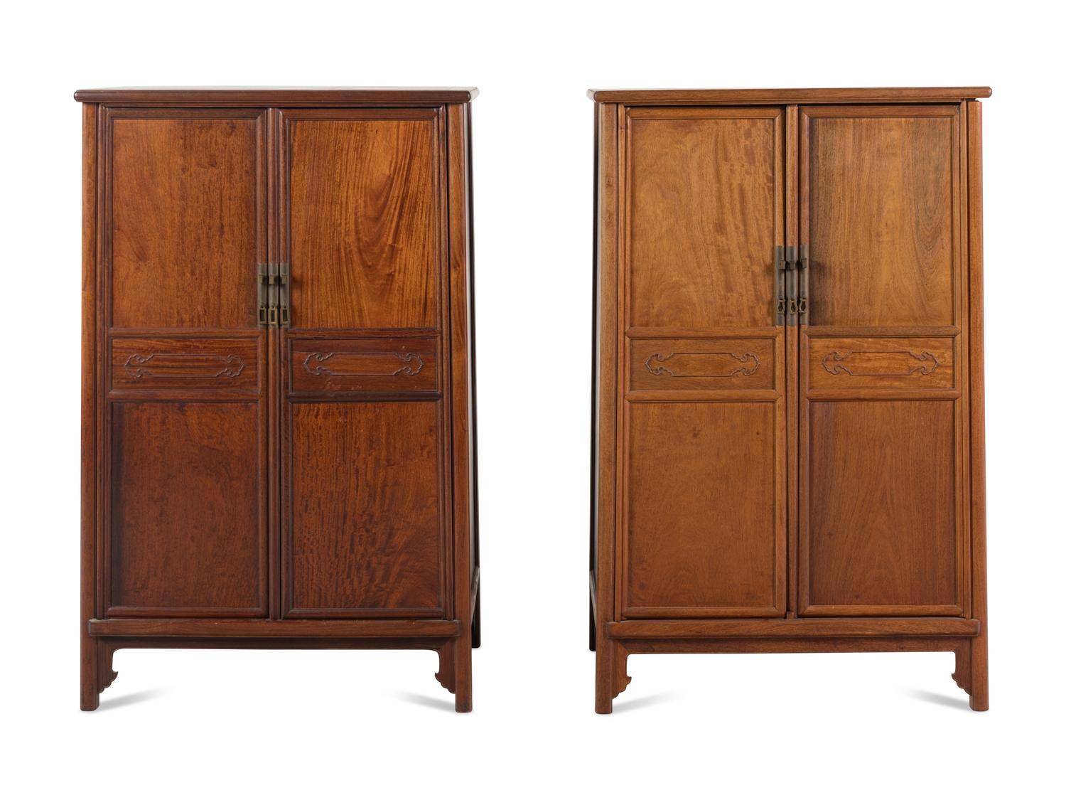 A Pair of Chinese Hardwood Round Corner Tapered Cabinets, Yuanjiaogui, 20th Century 近代 硬木圓角櫃一對