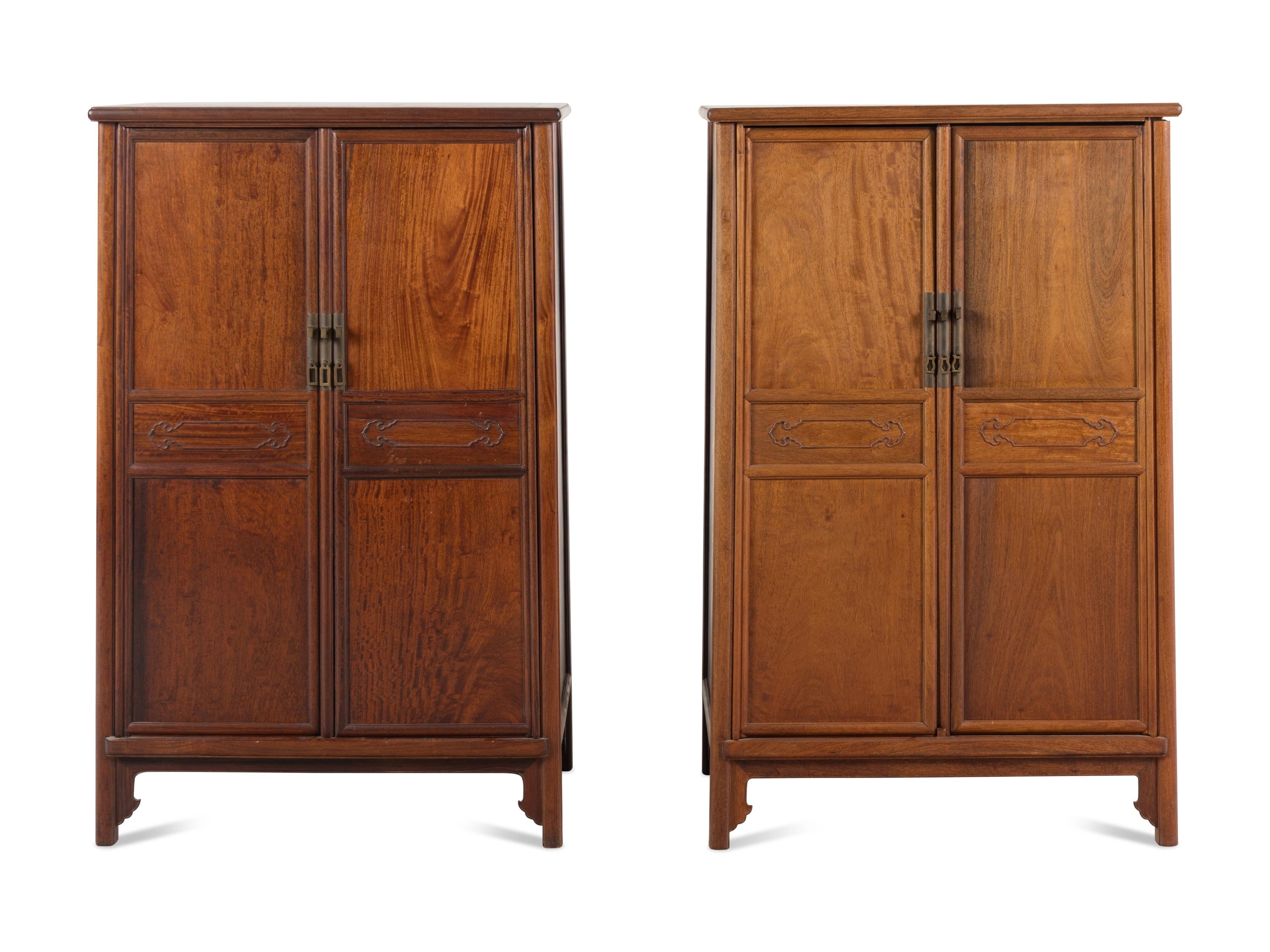 A Pair of Chinese Hardwood Round Corner Tapered Cabinets, Yuanjiaogui, 20th Century 近代 硬木圓角櫃一對