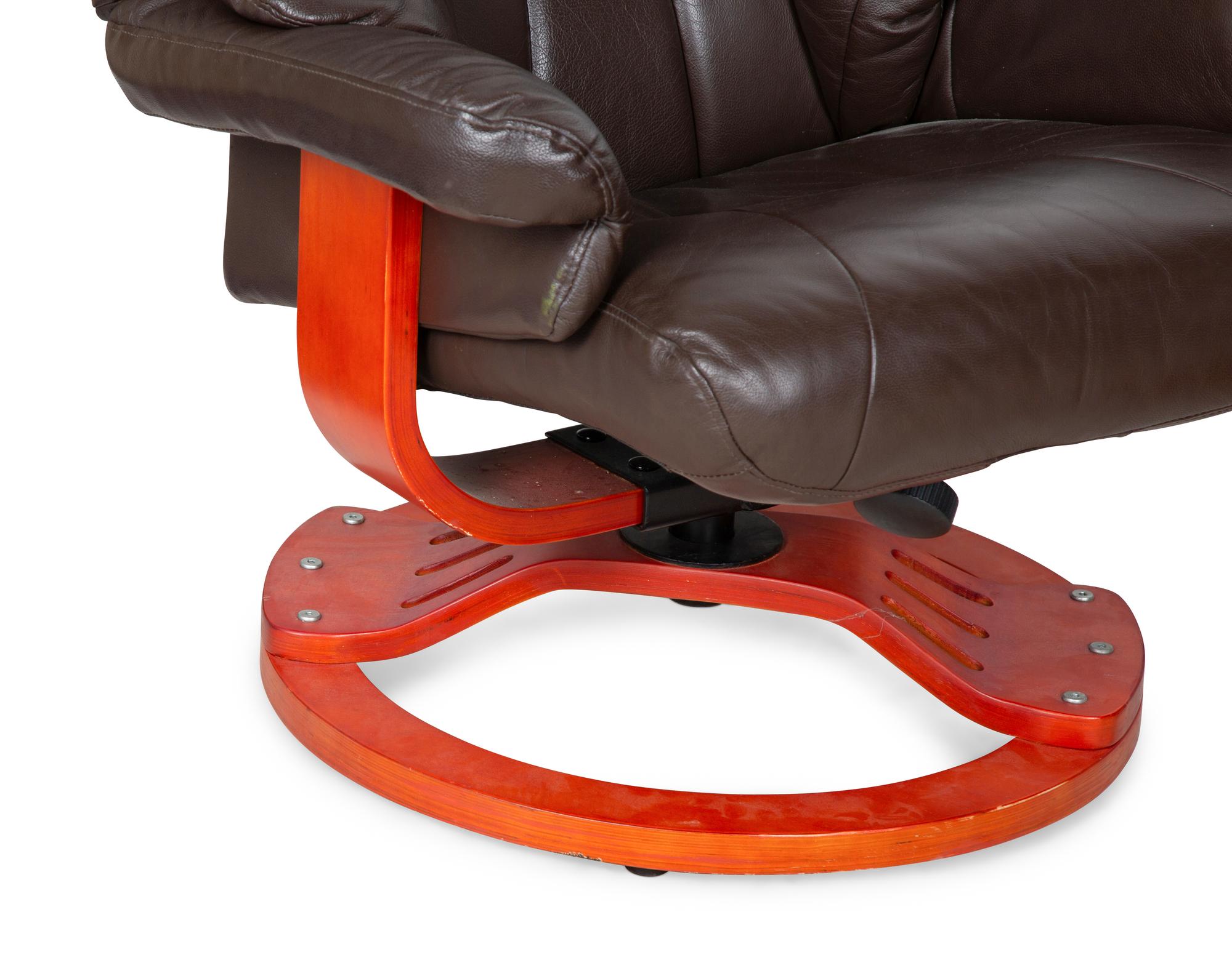 A Pair of Modern Leather Lounge Chairs with Ottomans — 20TH CENTURY