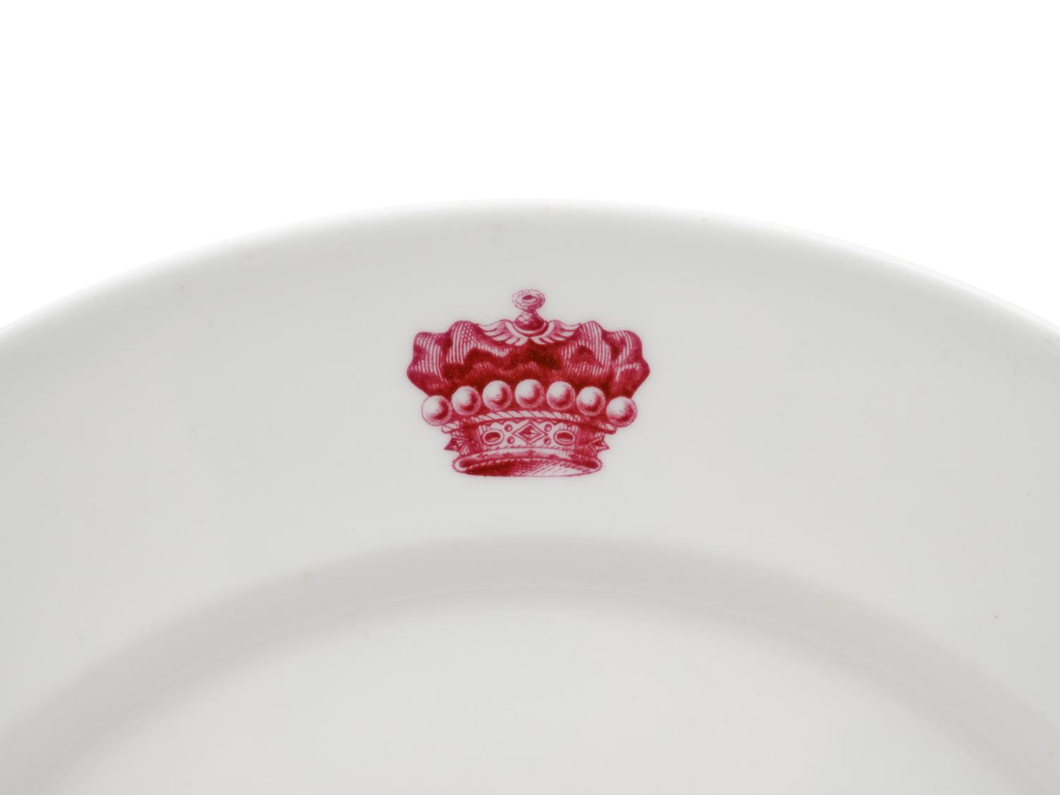 A Set of Sixteen William Mortlock & Sons Porcelain Dinner Plates