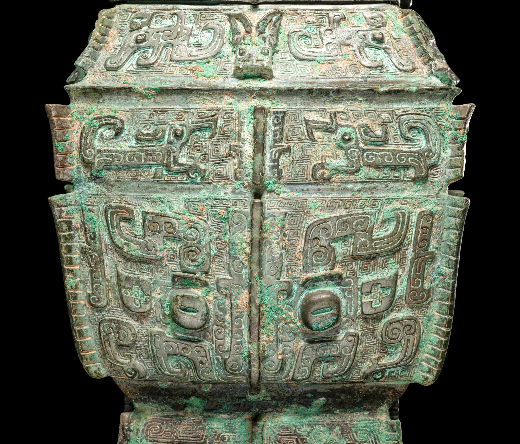 An Archaistic Bronze Wine Jar and Cover, Fanglei