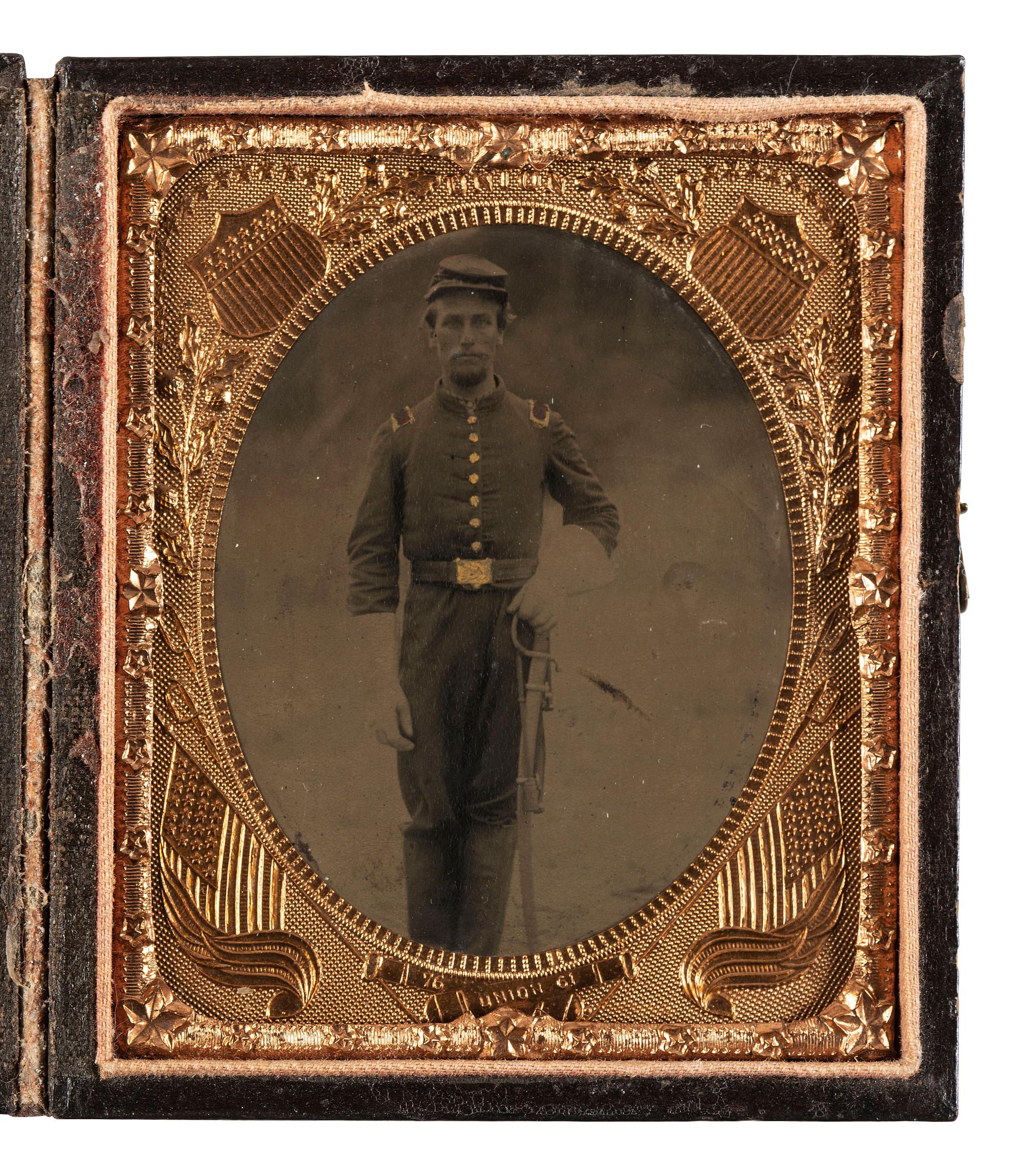 [CIVIL WAR]. Sixth plate outdoor tintype of a Union artillery lieutenant.