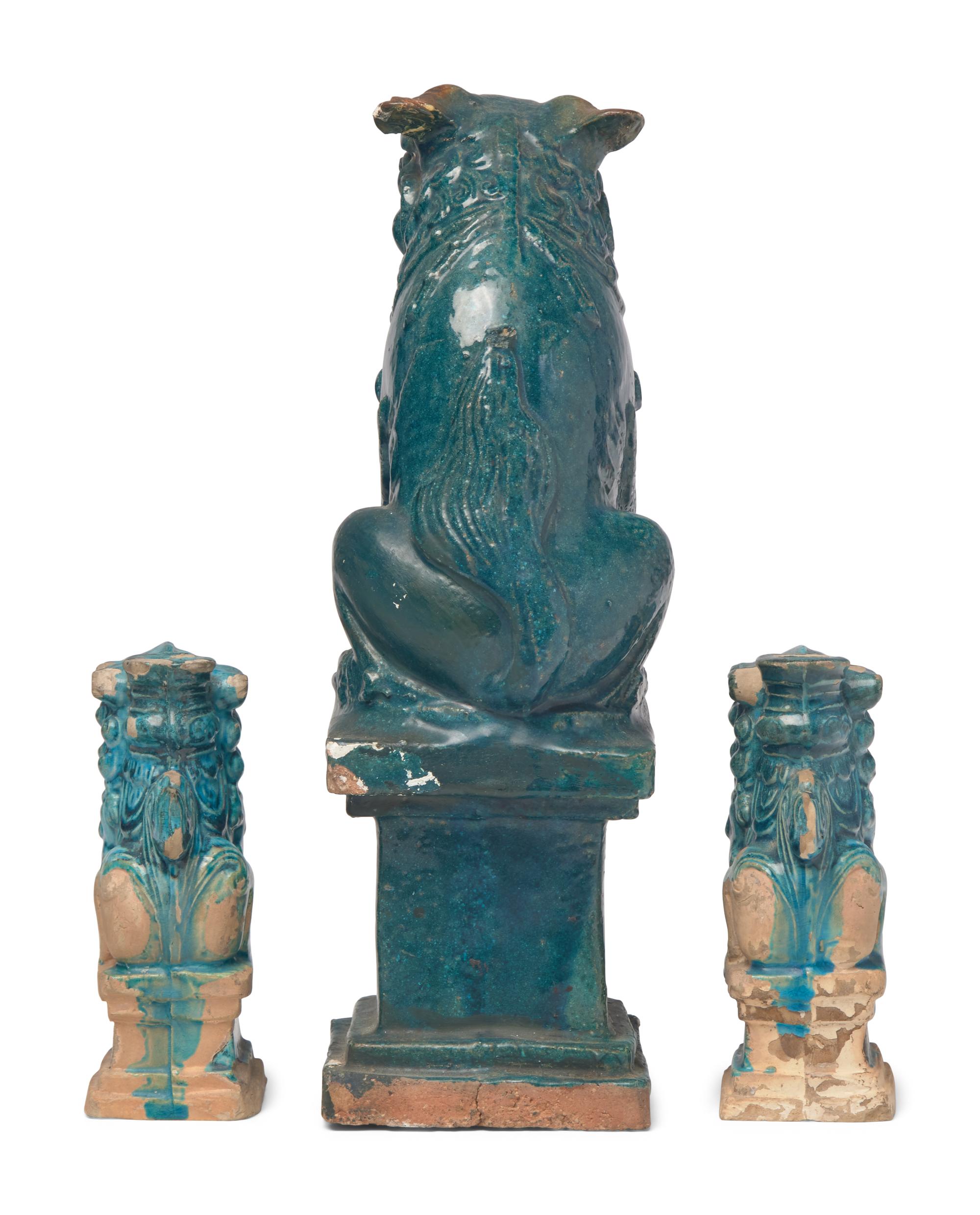 Three Chinese Turquoise Glazed Figures of Fu Lions, Ming Dynasty 明 藍琉璃佛獅三尊