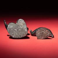 Two Chinese Black and Red Lacquered Pottery 'Dancing Figures', Warring States or Later — 戰國或以後 黑陶朱漆舞俑两只