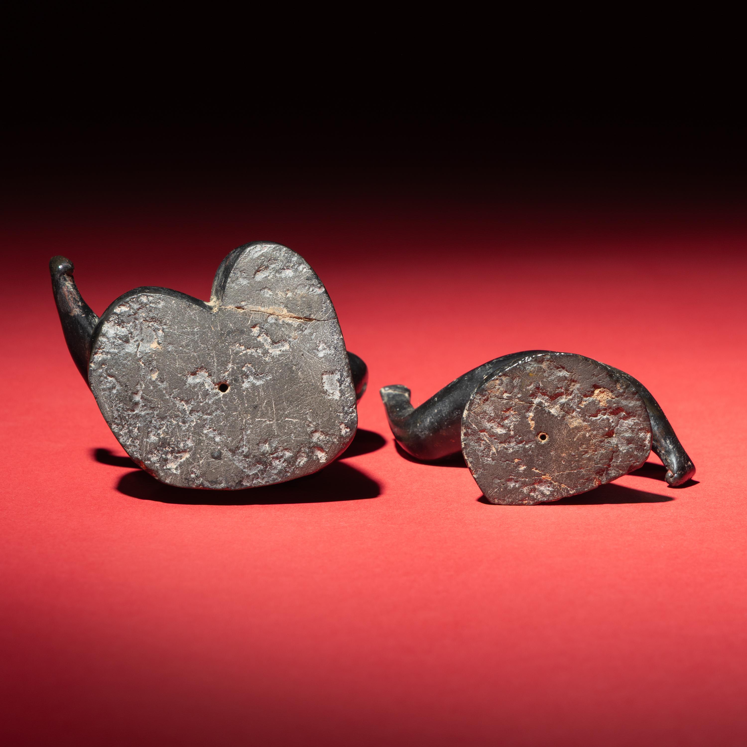 Two Chinese Black and Red Lacquered Pottery 'Dancing Figures', Warring States or Later — 戰國或以後 黑陶朱漆舞俑两只