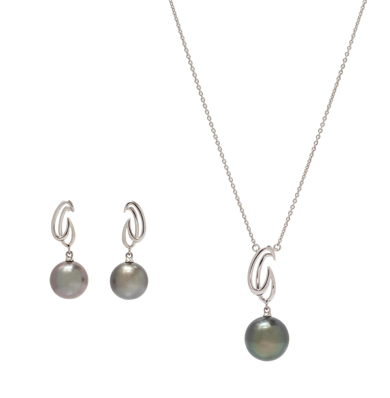 An 18 Karat White Gold and Black Cultured Pearl Demi-Parure, Autore,