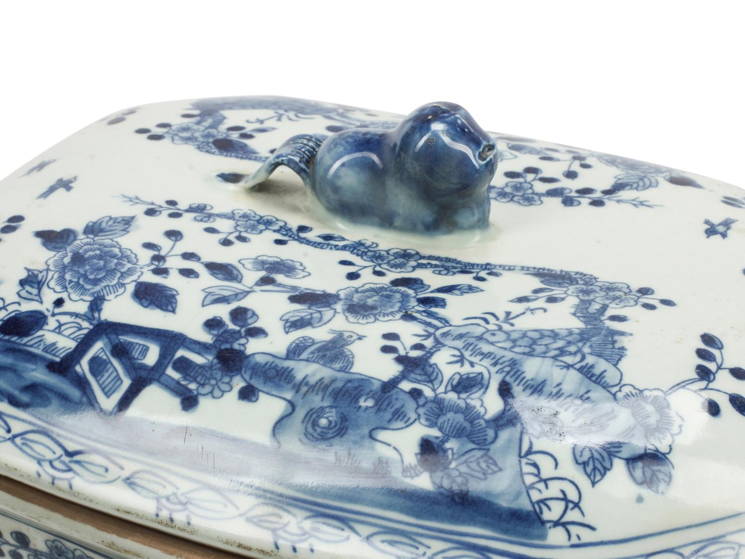A Set of Four Chinese Export Blue and White Porcelain Tureens and Platters