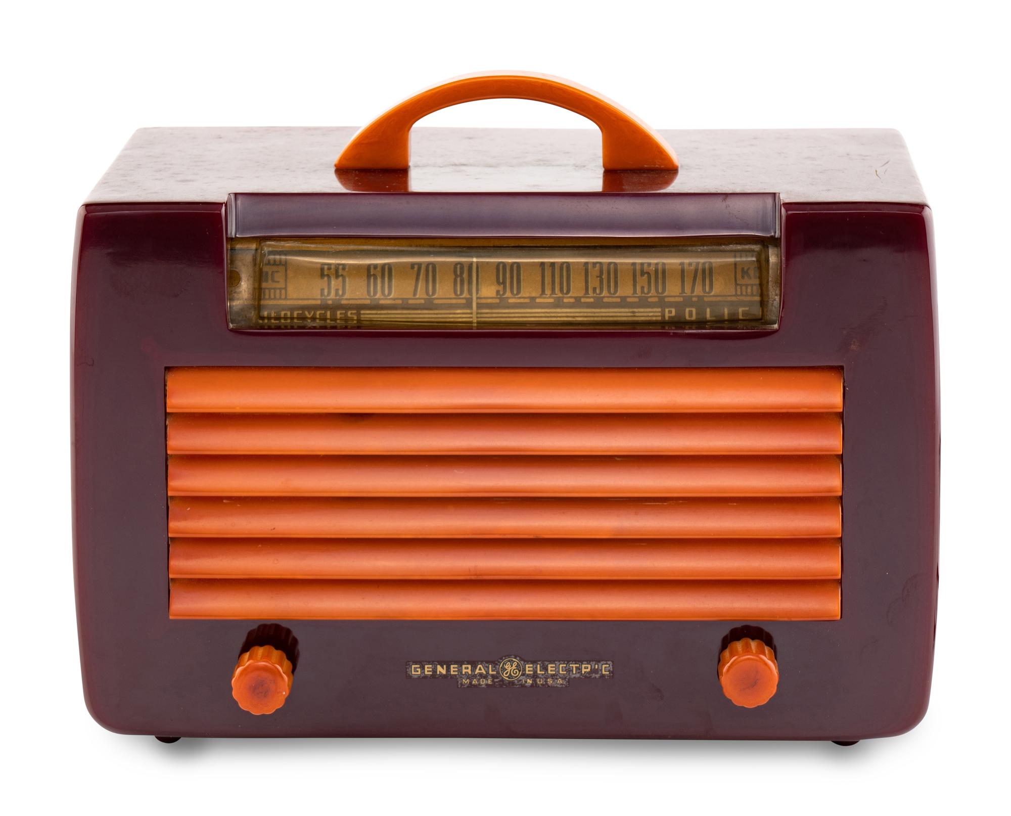 A General Electric L570 Radio