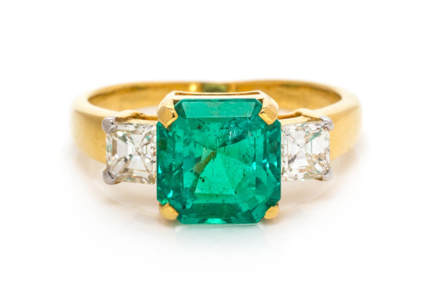COLOMBIAN EMERALD AND DIAMOND RING