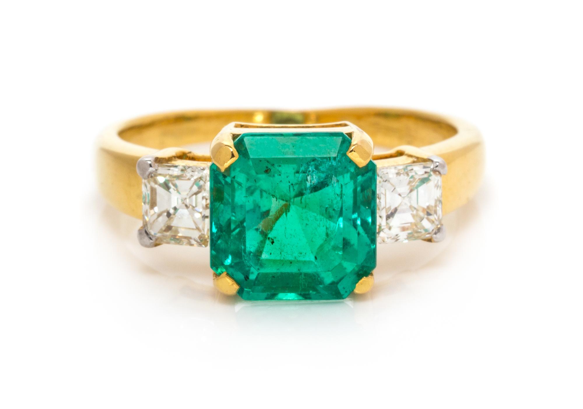 COLOMBIAN EMERALD AND DIAMOND RING