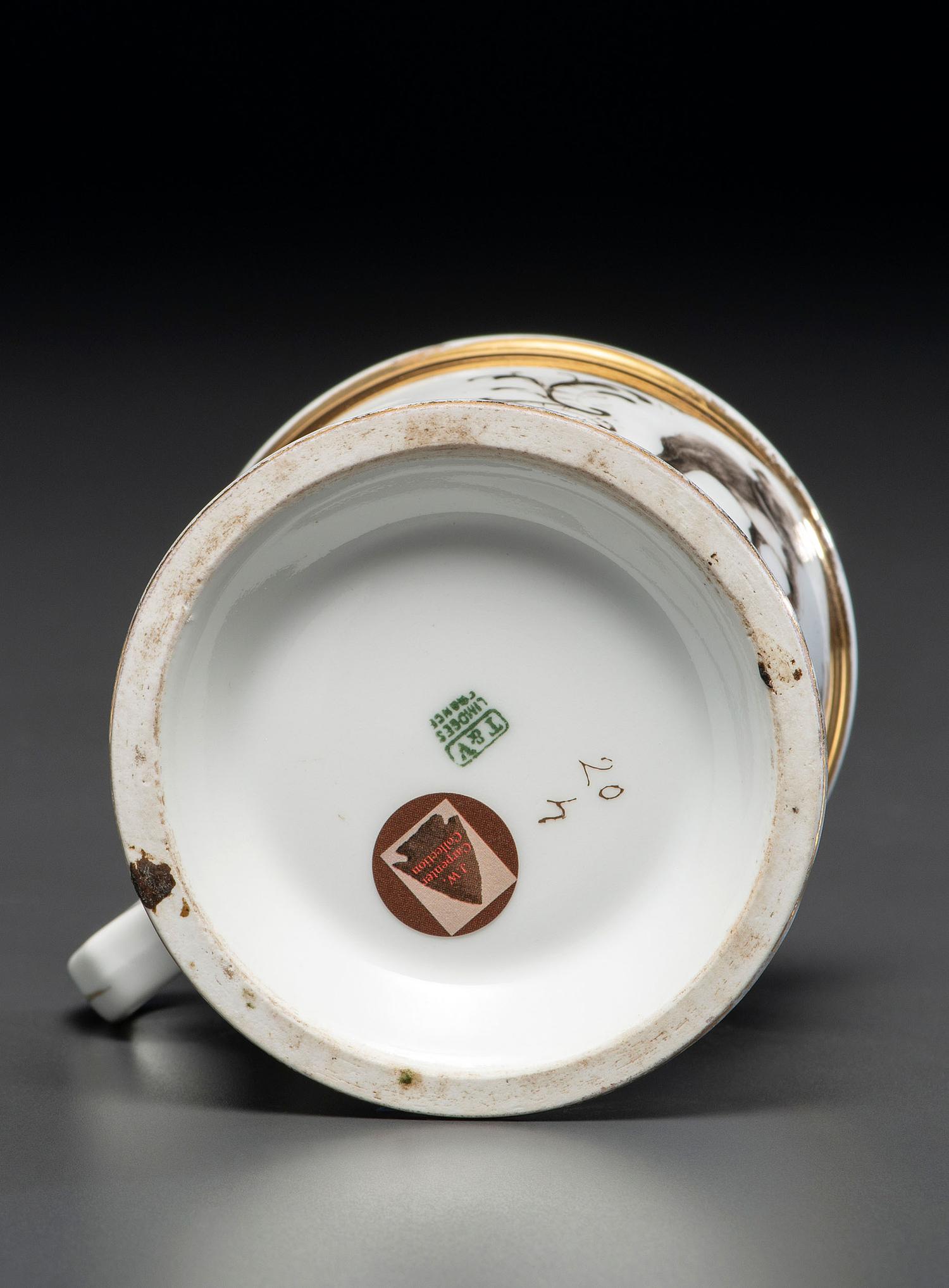 A Porcelain Shaving Mug Depicting an American Bulldog