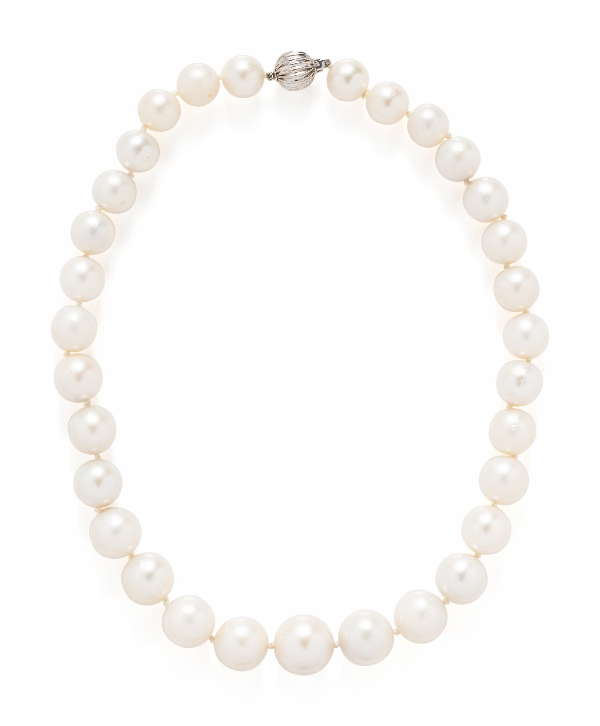 WHITE GOLD AND CULTURED SOUTH SEA PEARL NECKLACE