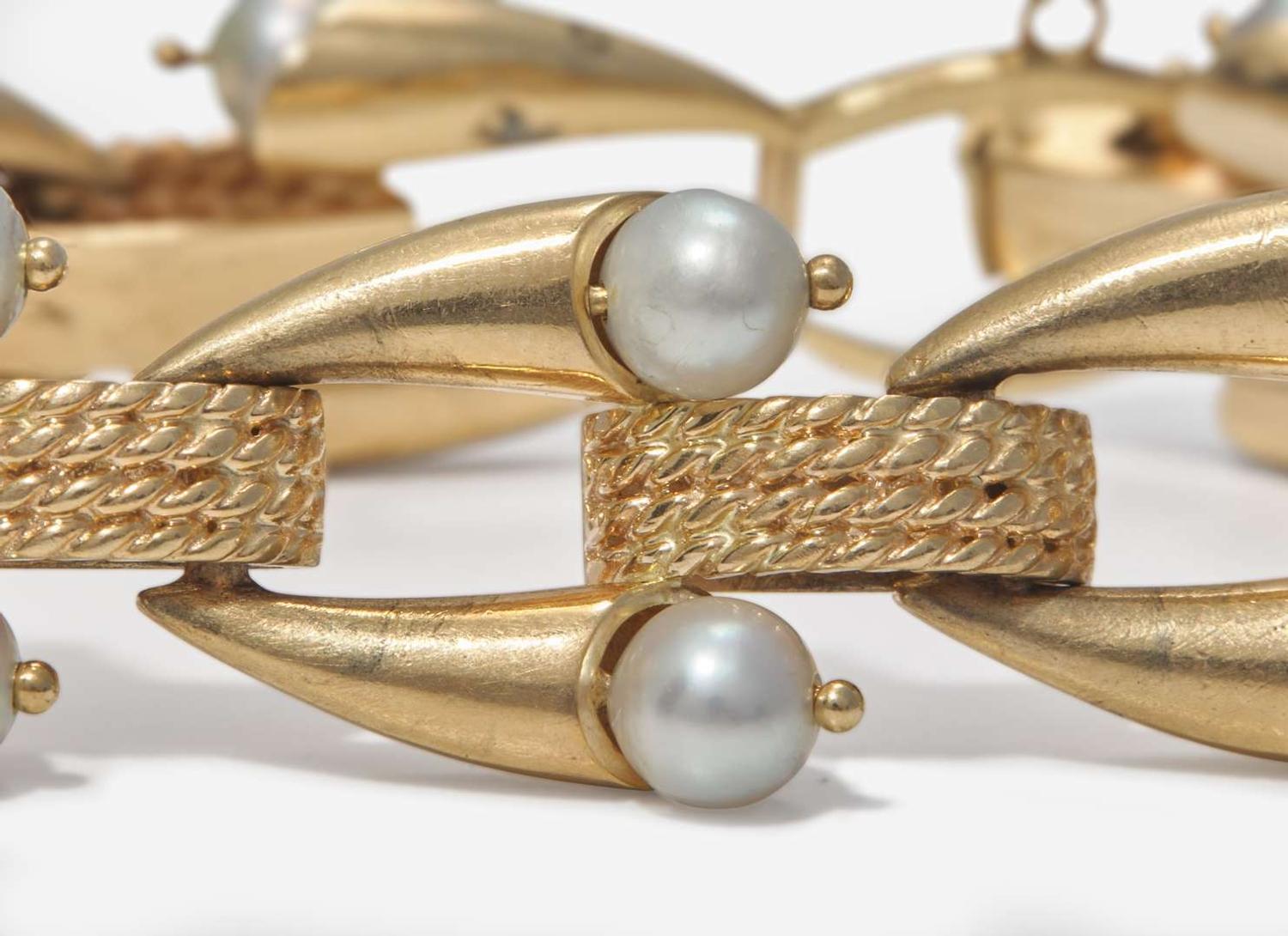 A 14K Yellow Gold and Pearl Bracelet